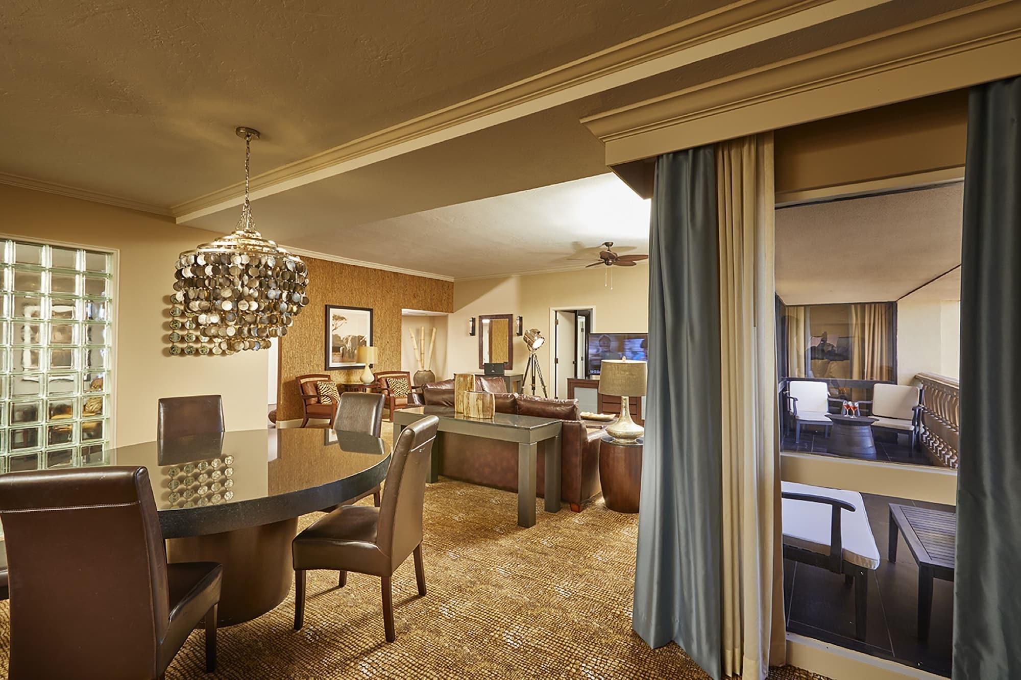 Doubletree By Hilton Phoenix Hotel 4*