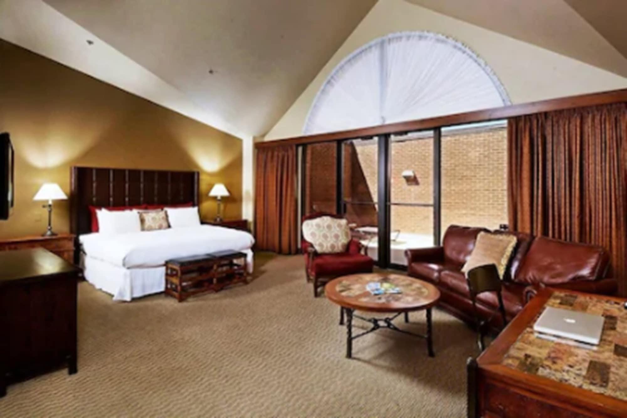 The At Ventana Canyon