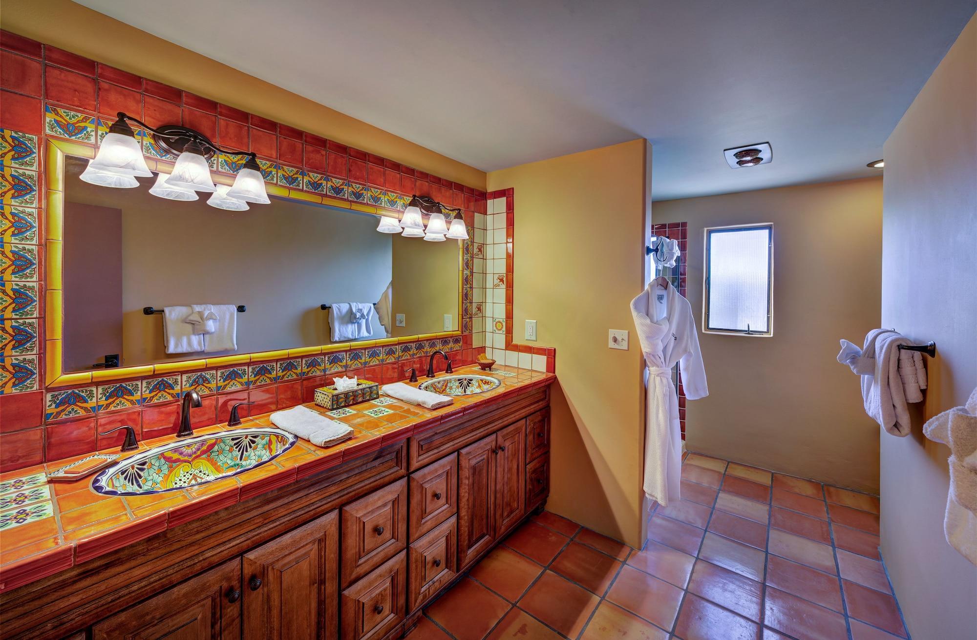 Hacienda Del Sol Guest Ranch