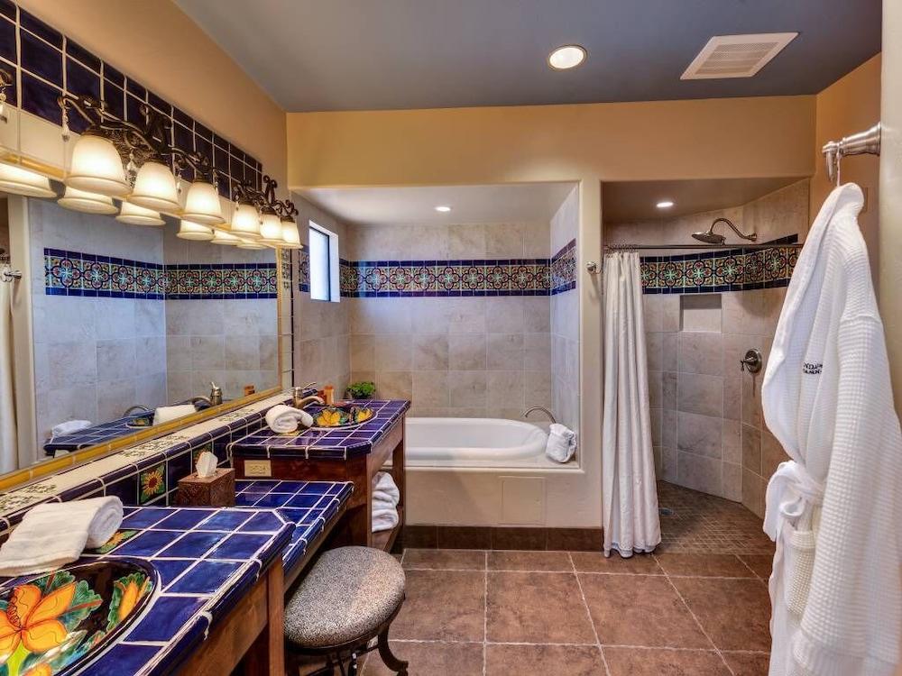 Hacienda Del Sol Guest Ranch Resort
