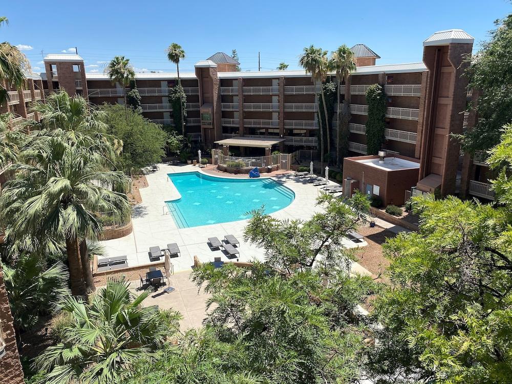 Embassy By Hilton East Hotel Tucson