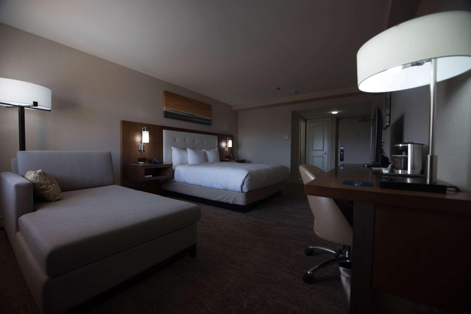 Hilton East Hotel 3*