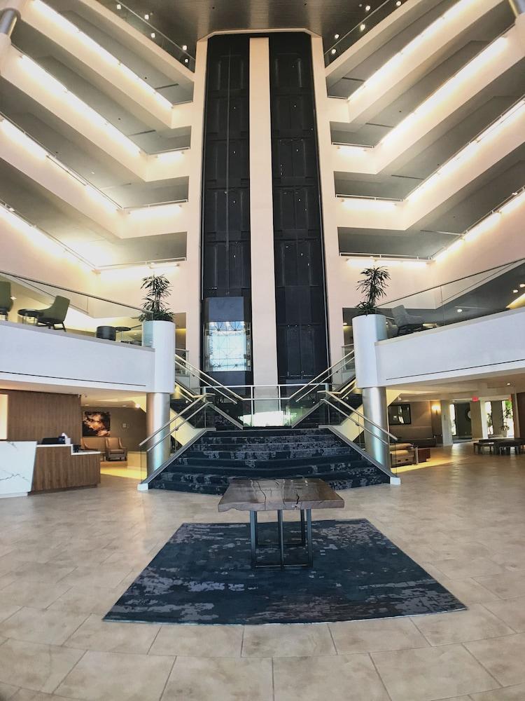 Hotel Hilton East 3*