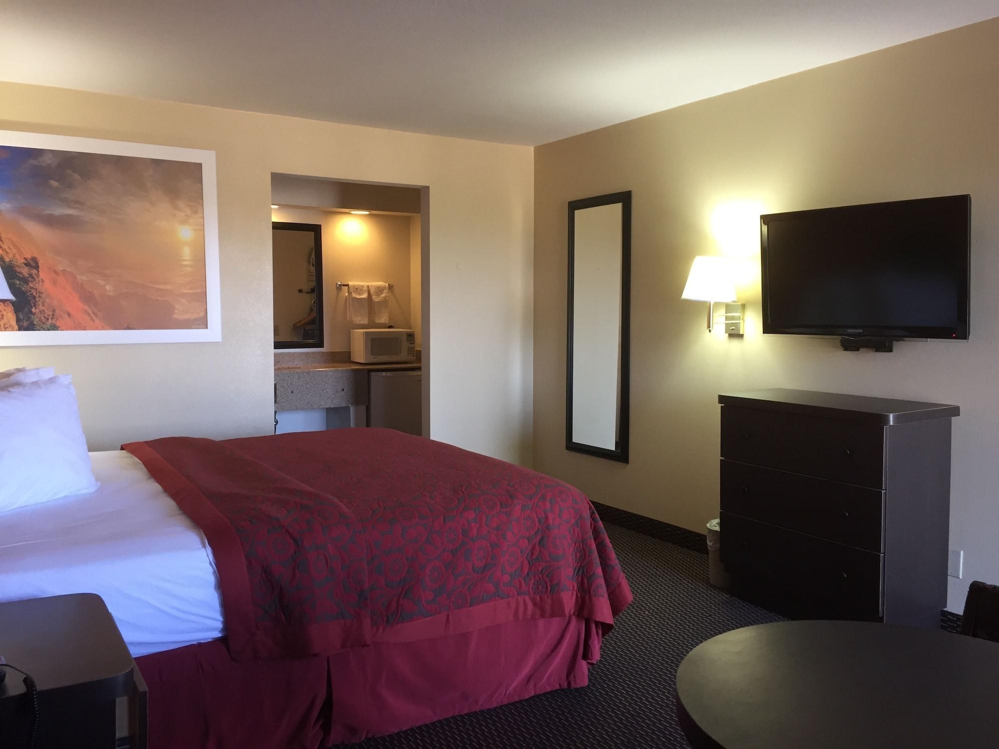 Days By Wyndham Airport Hotel