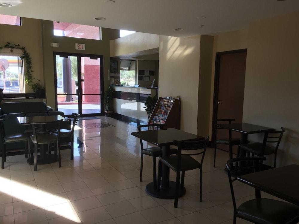 Days By Wyndham Airport Hotel