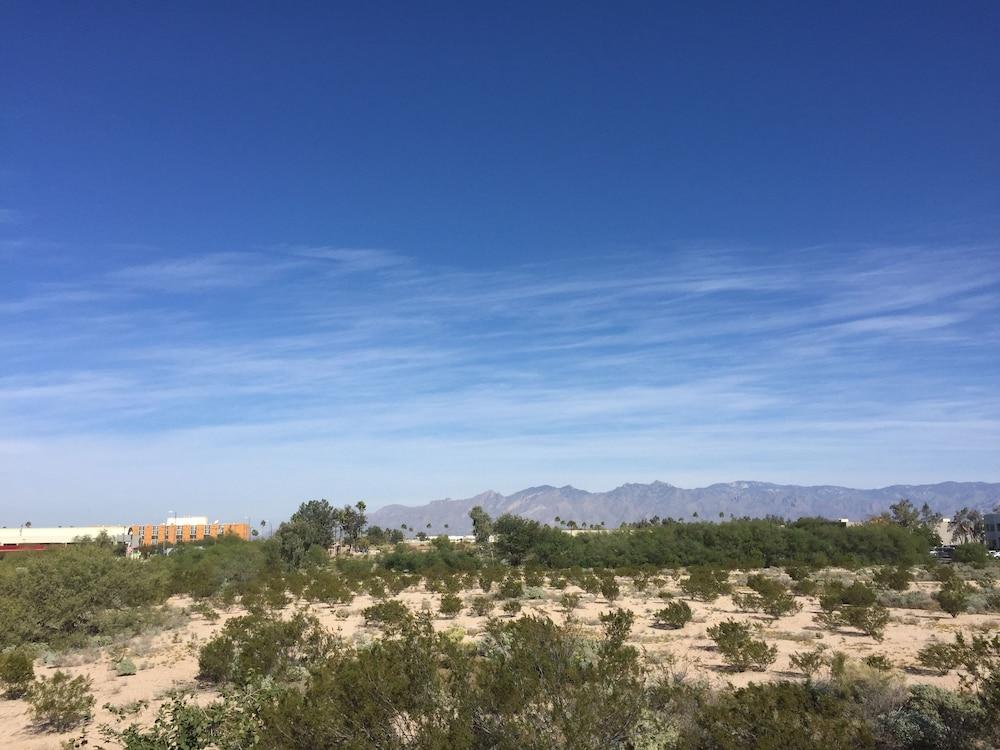 Days By Wyndham Airport