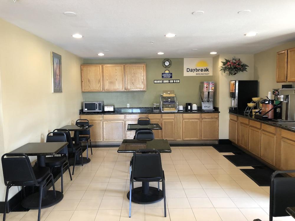 Days By Wyndham Airport 3* Tucson