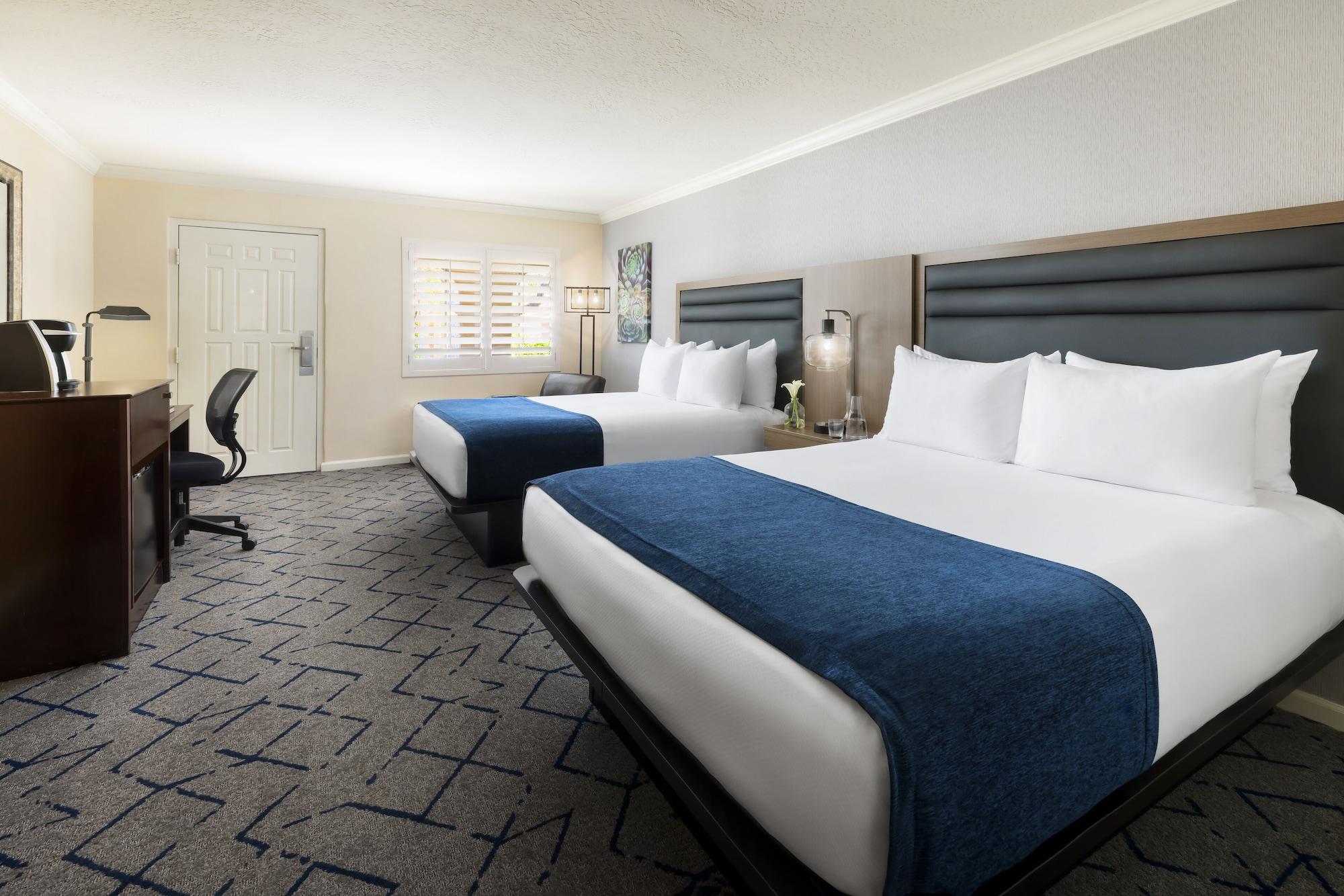 The Scottsdale Plaza & Resort 4*