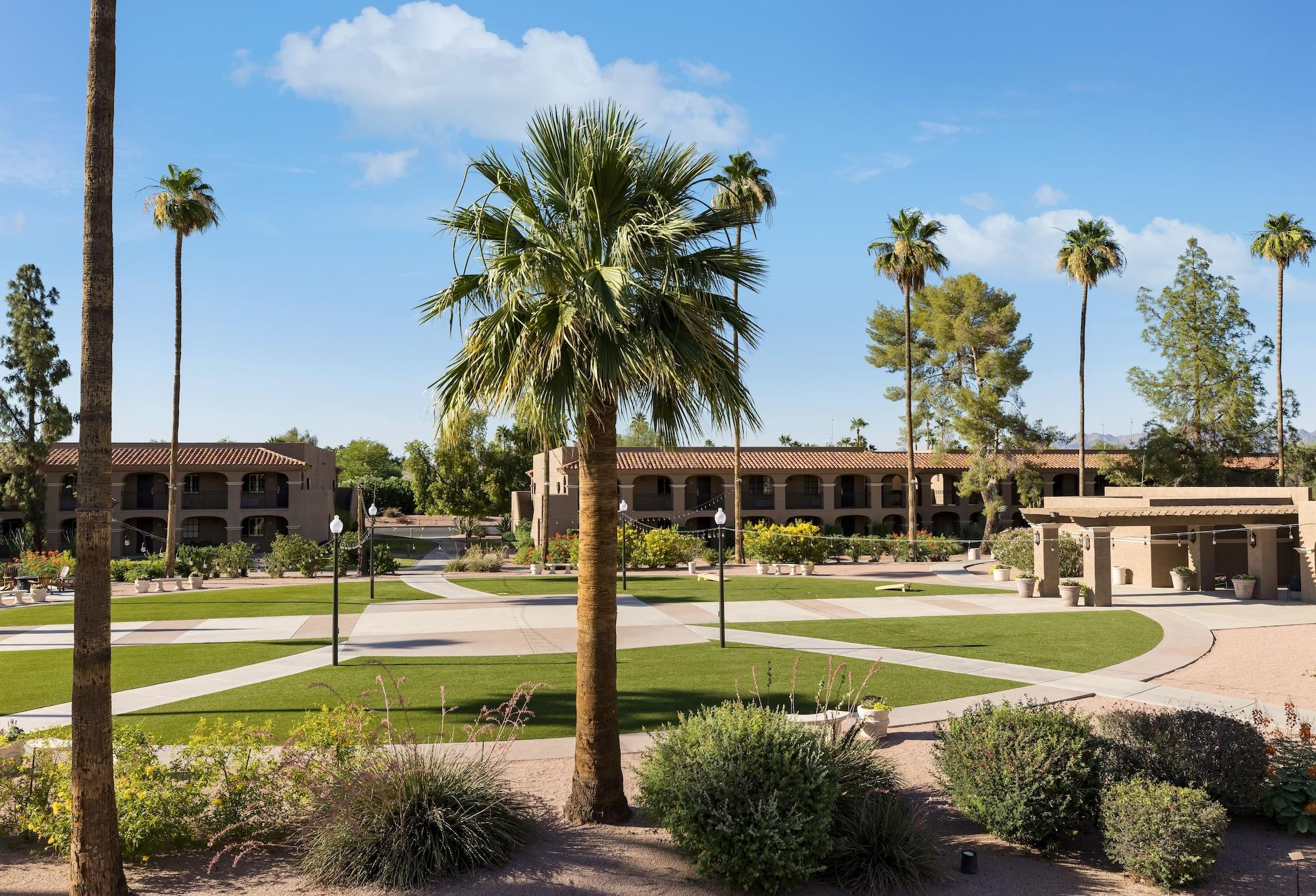 The Scottsdale Plaza & Resort 4*
