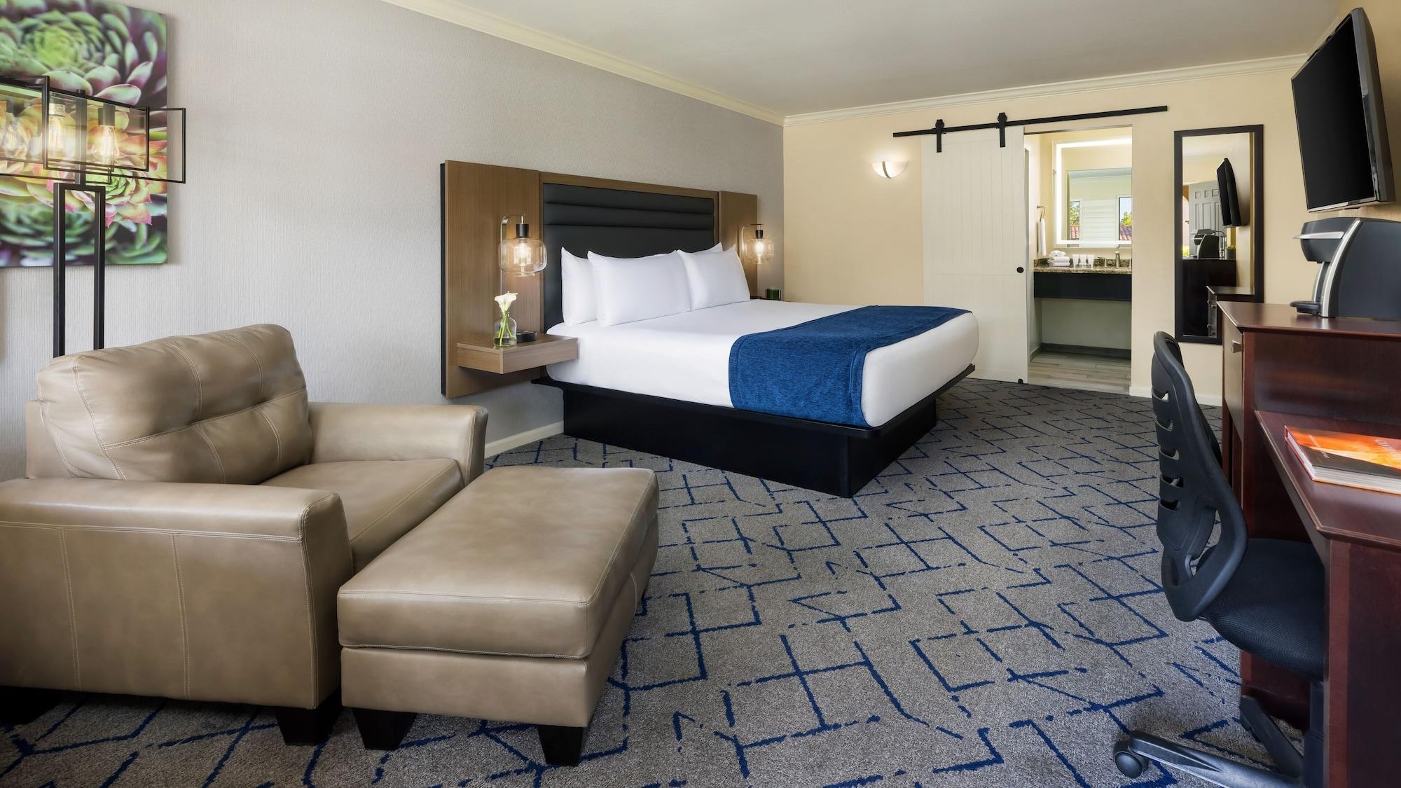 The Scottsdale Plaza & Resort Paradise Valley