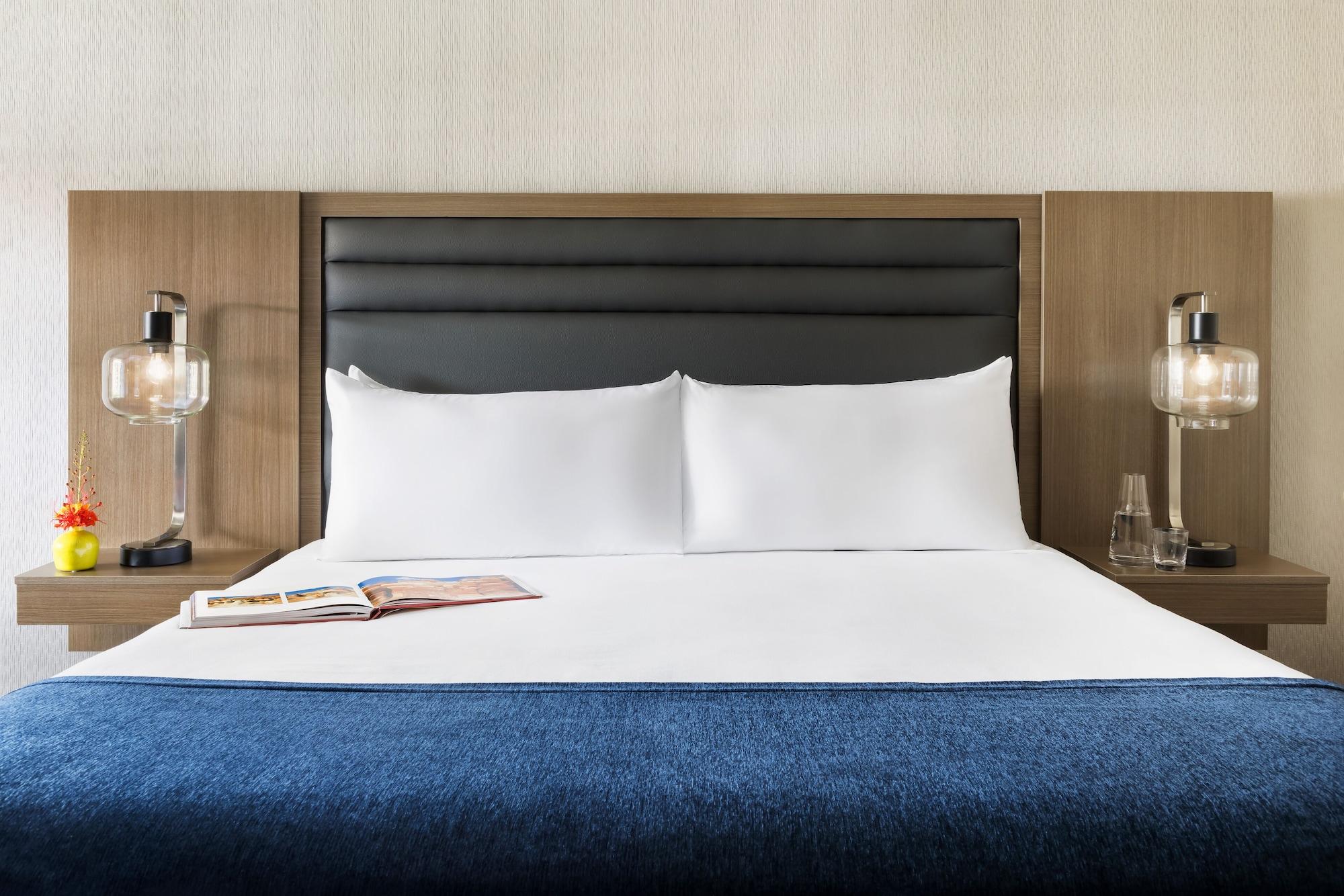The Scottsdale Plaza & 4*