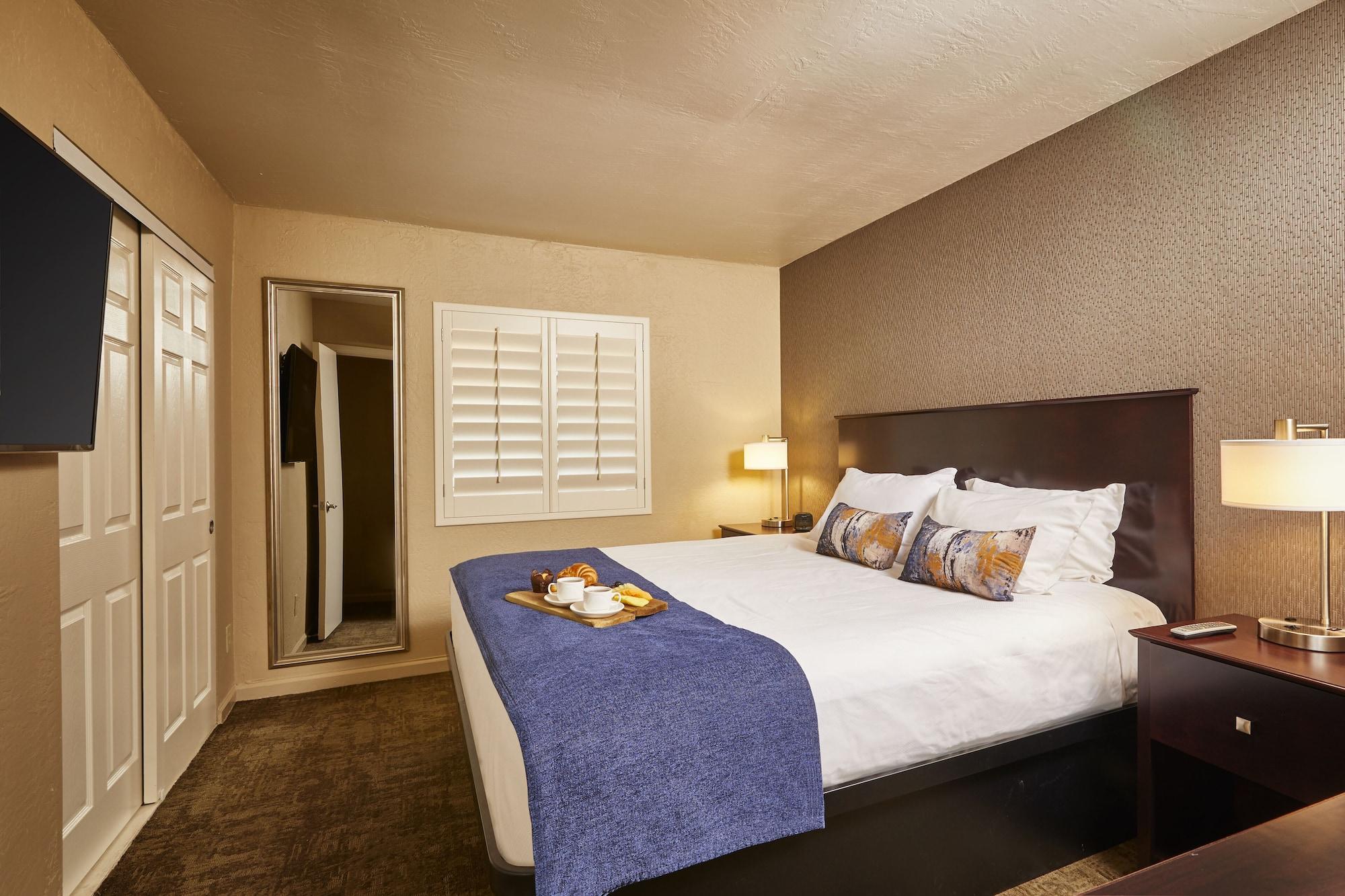 Resort The Scottsdale Plaza & 4*