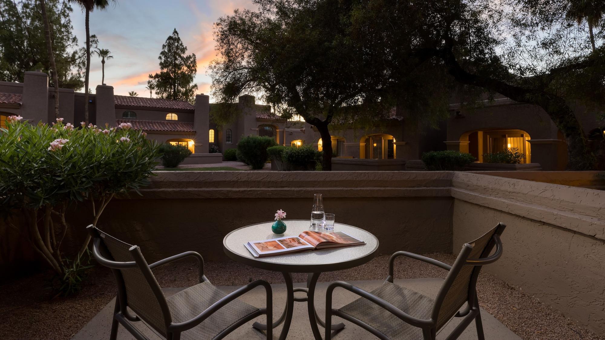 Resort The Scottsdale Plaza &