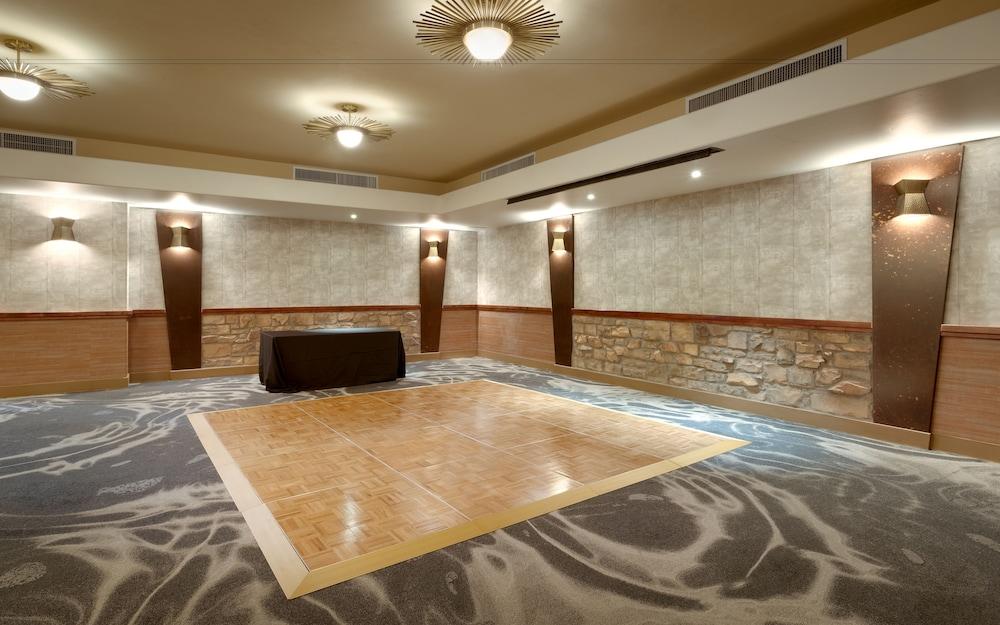 Embassy - Paloma Village Hotel Tucson