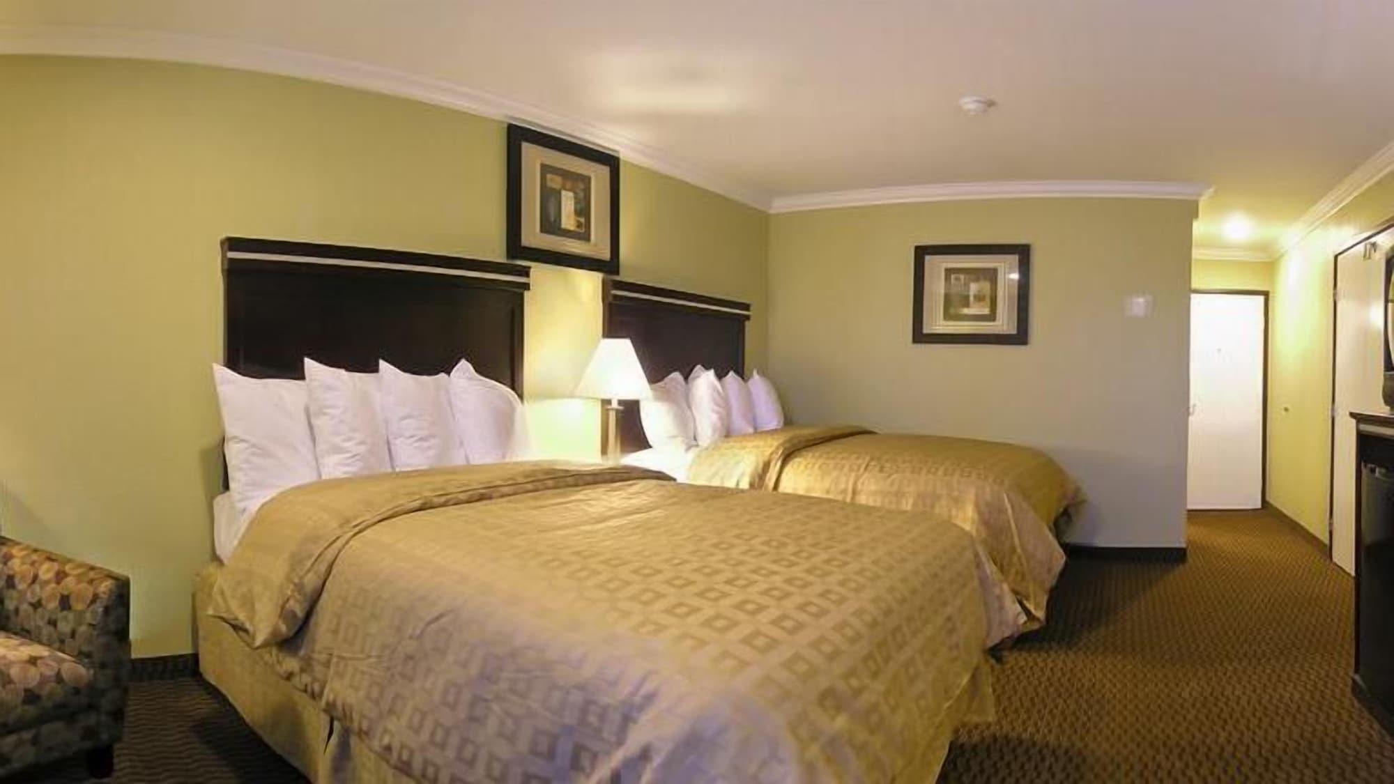 6 Az Near Downtown & Sloan Park Hotel