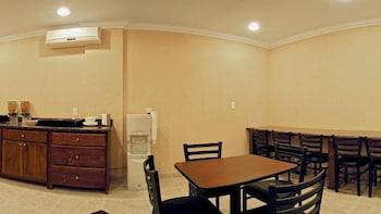 Hotel 6 Az Near Downtown & Sloan Park 4*