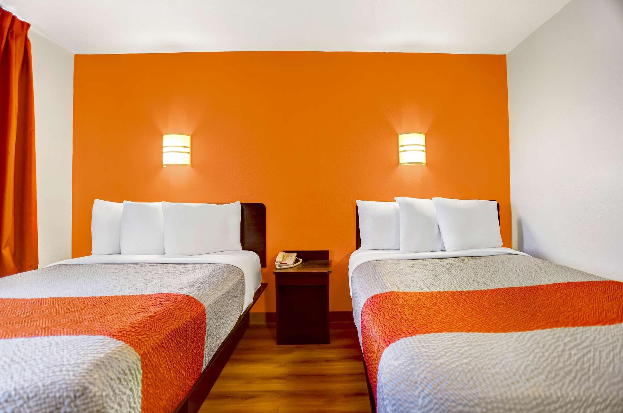 6-benson, Az Hotel 2*