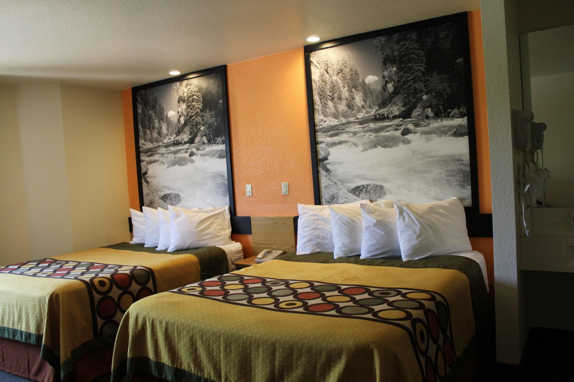 Super 8 By Wyndham Show