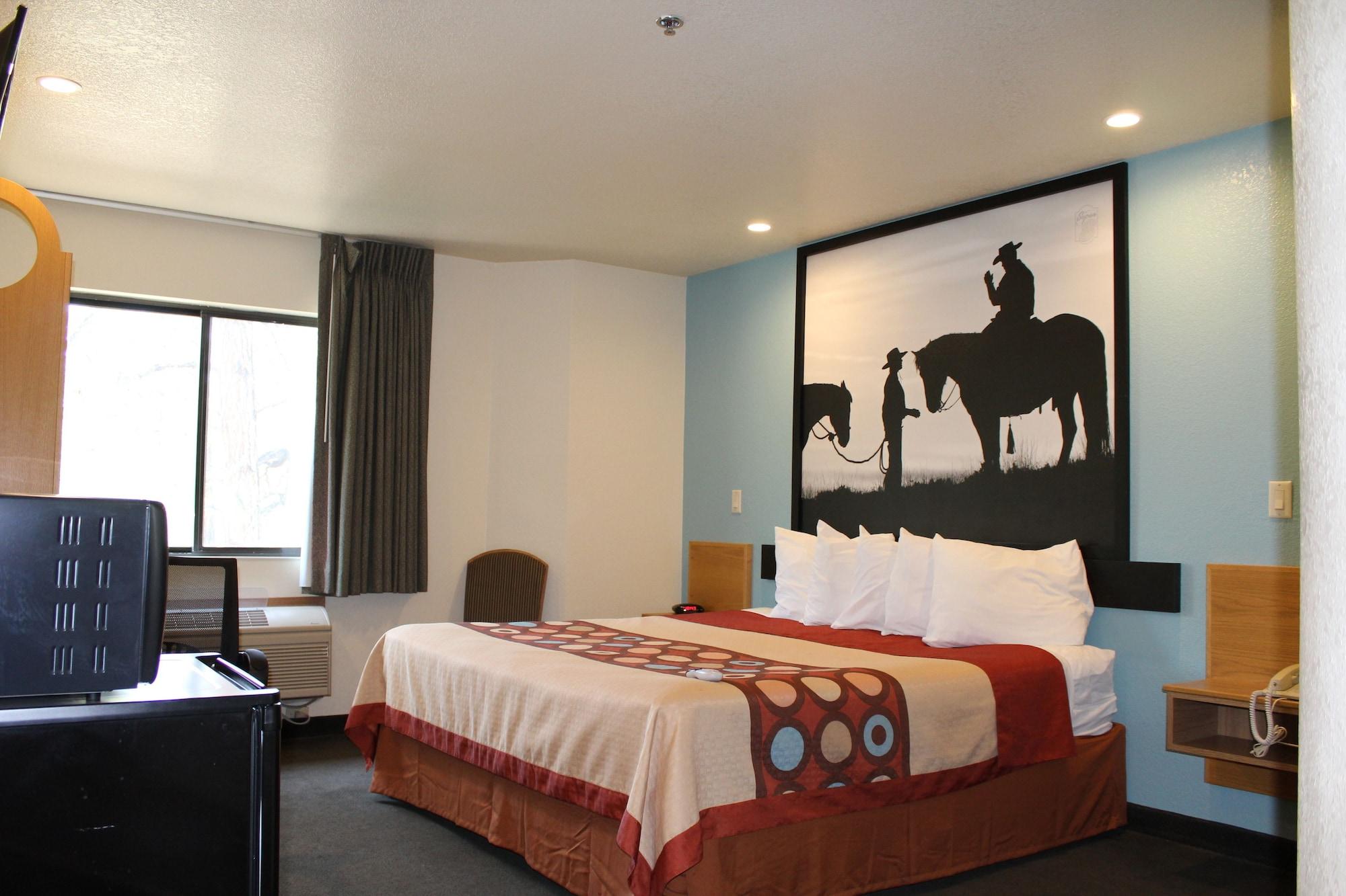 Hotel Super 8 By Wyndham Show 2*