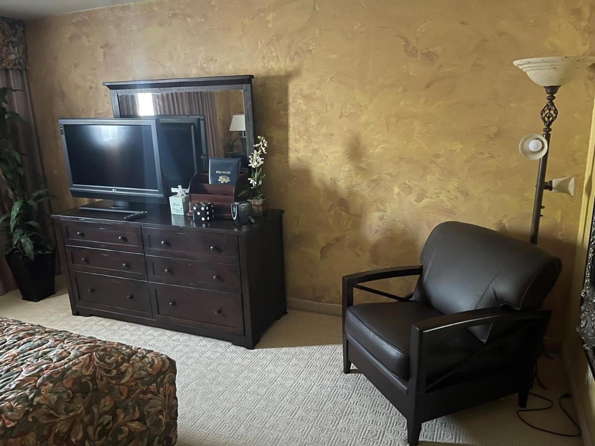 Hotel Ramada By Wyndham Viscount East 3*