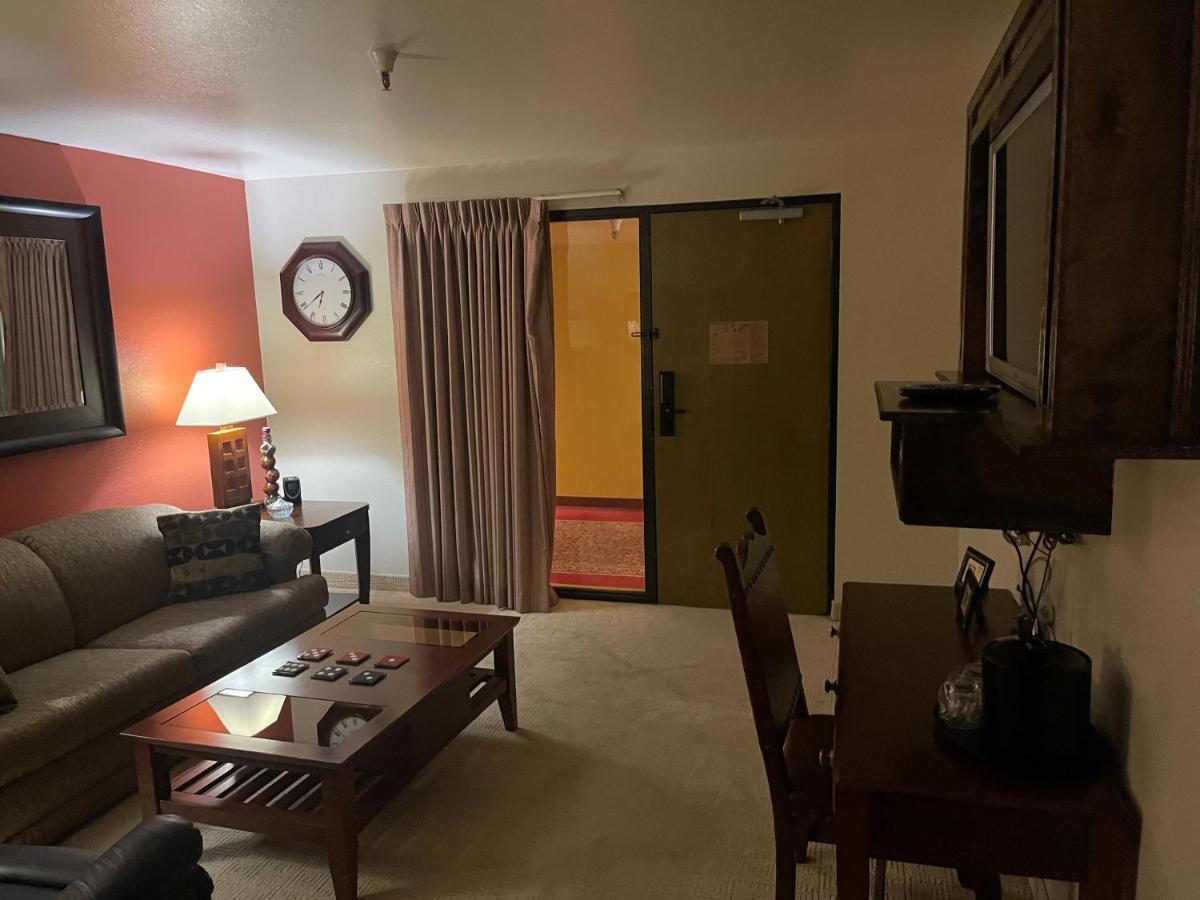Ramada By Wyndham Viscount East Tucson