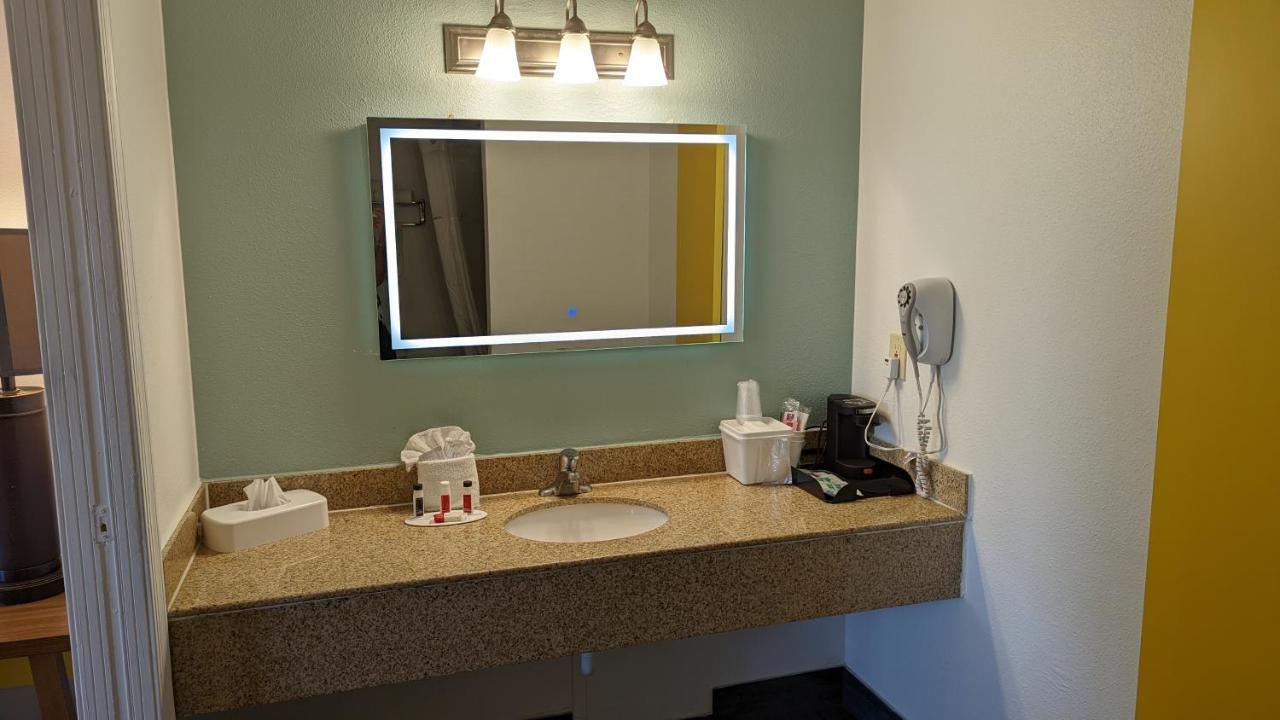 Days By Wyndham Havasu Motel 2*