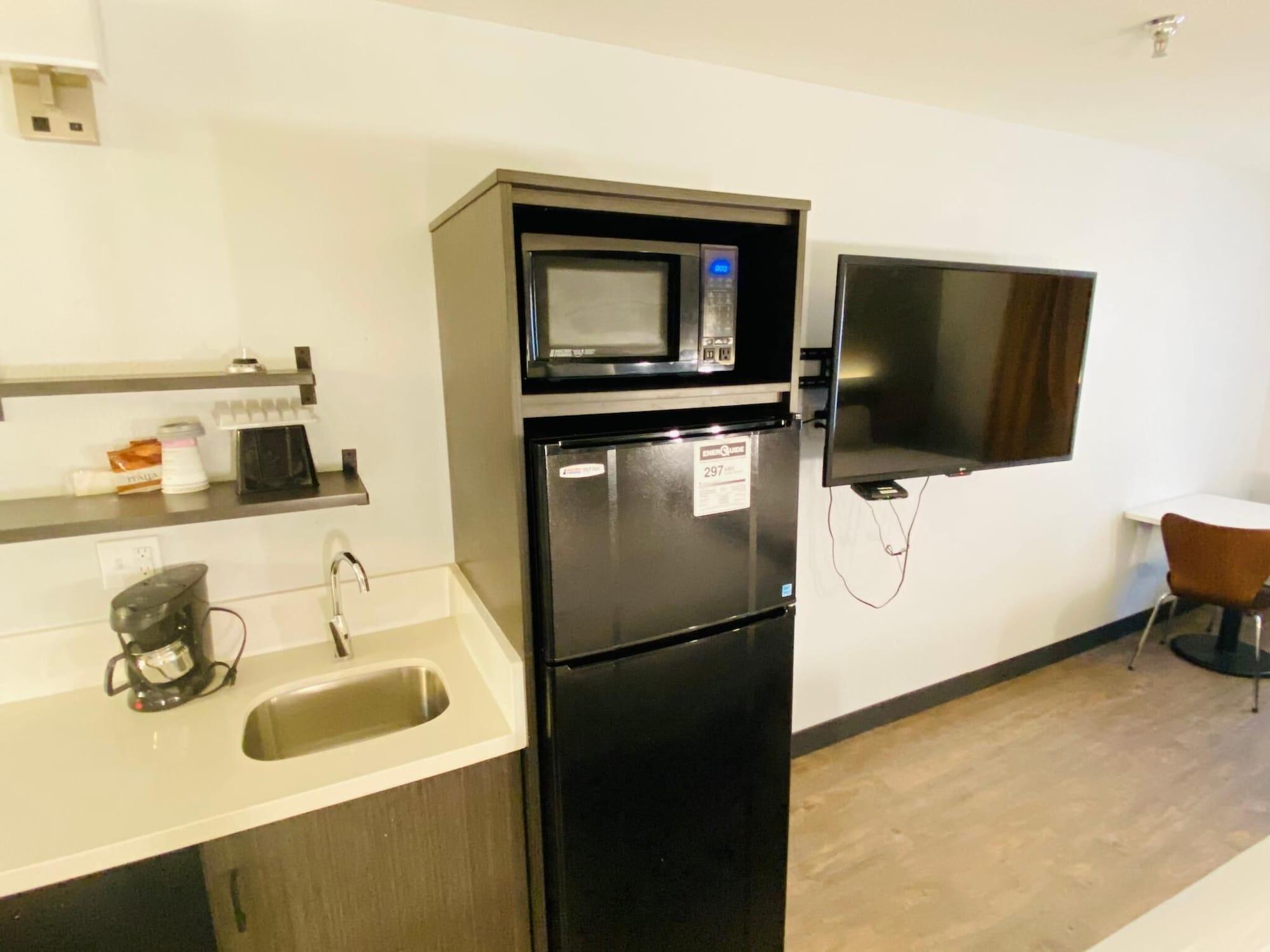 Pinetop Studio Suites Hotel 2*
