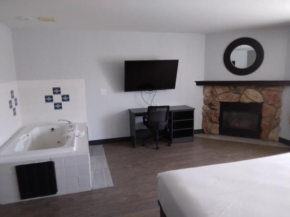 Hotel Pinetop Studio Suites 2*