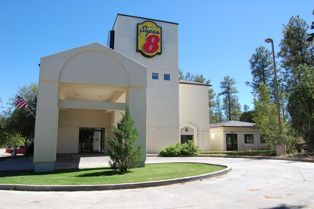 Hotel Super 8 By Wyndham Show 2*