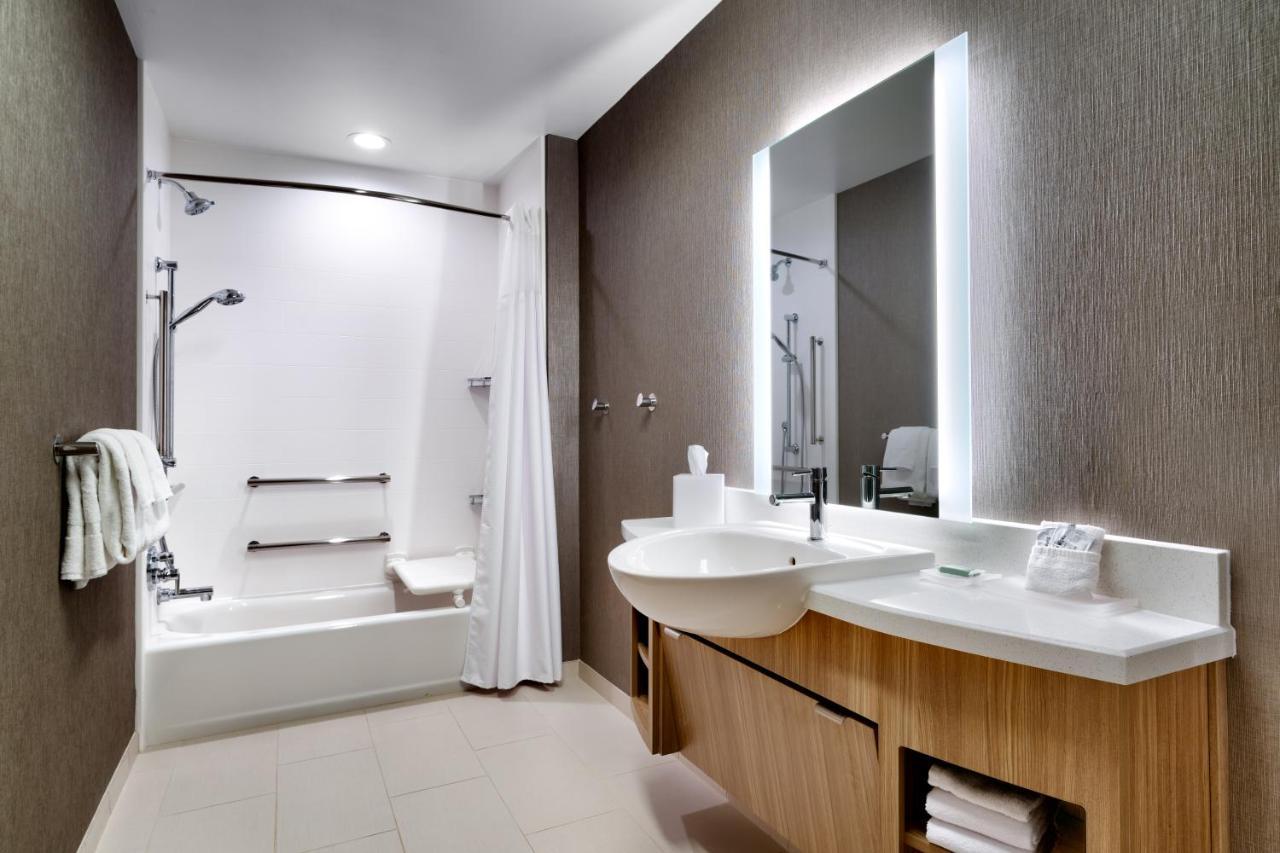 Springhill By Marriott 2*