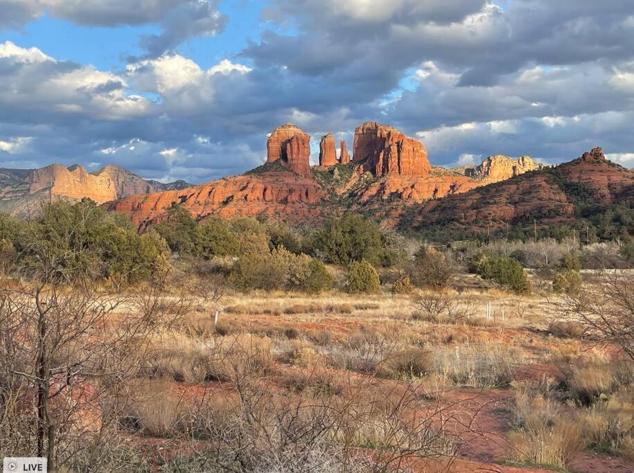 Close To Fresh Creek! Sleeps 12 ~ Amazing Views W/serene Open Space ~ Hot Tub + Game ~ Trails Outside