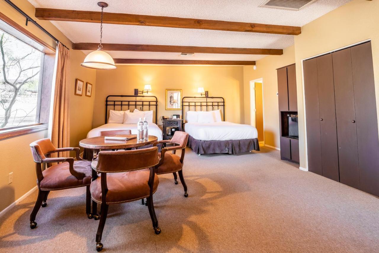 Tanque Guest Ranch Lodge