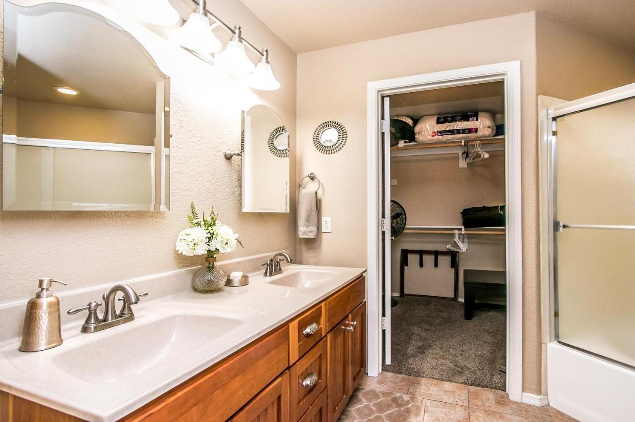 Holiday home Private Community -- ½ Mile Walk To Hiking & Biking At N. Mtn. Preserve! *
