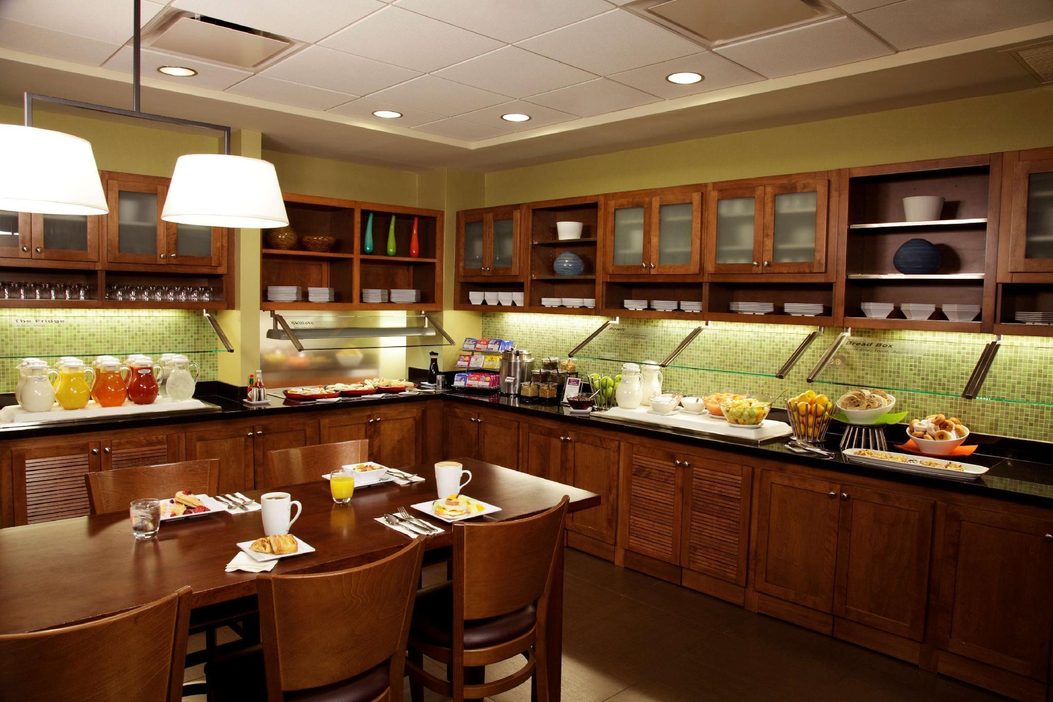 Hyatt Place Phoenix Airport 3*
