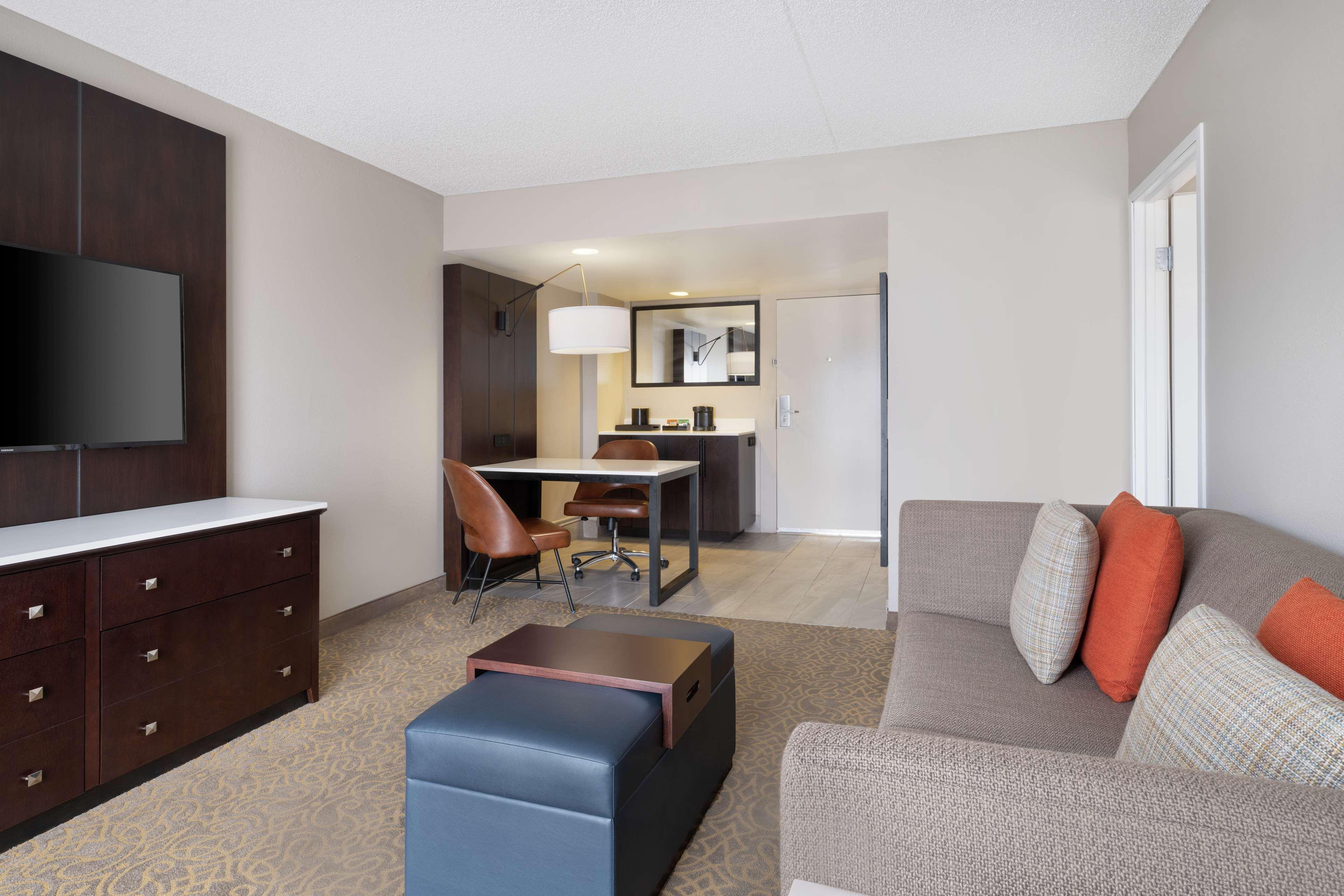 Embassy By Hilton East Hotel 4*