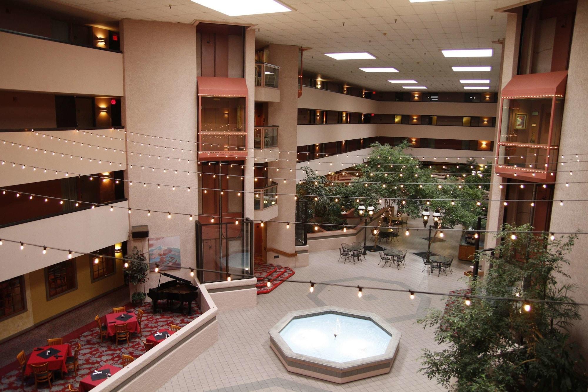 Ramada By Wyndham Viscount East