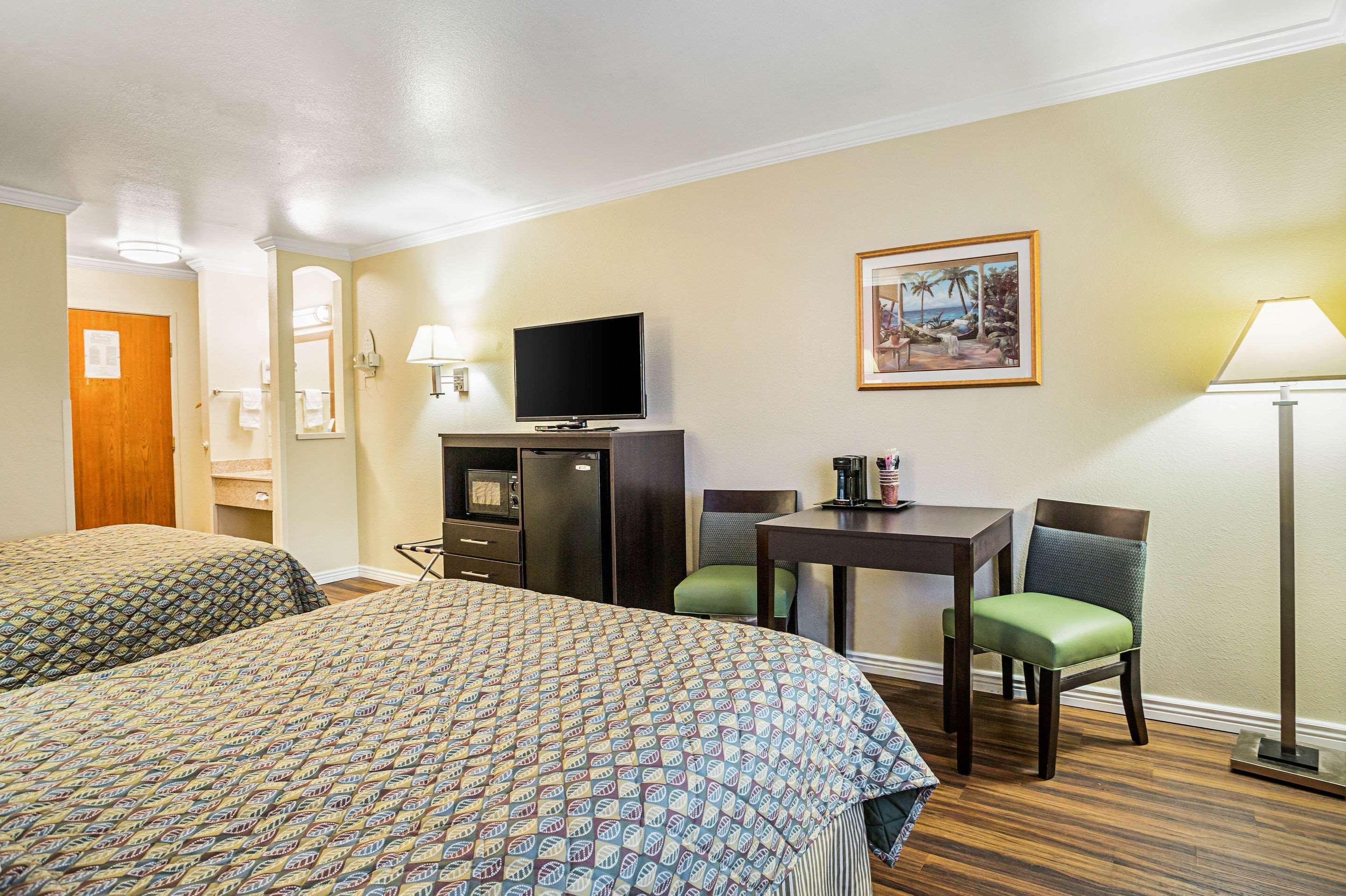 Hotel Rodeway &