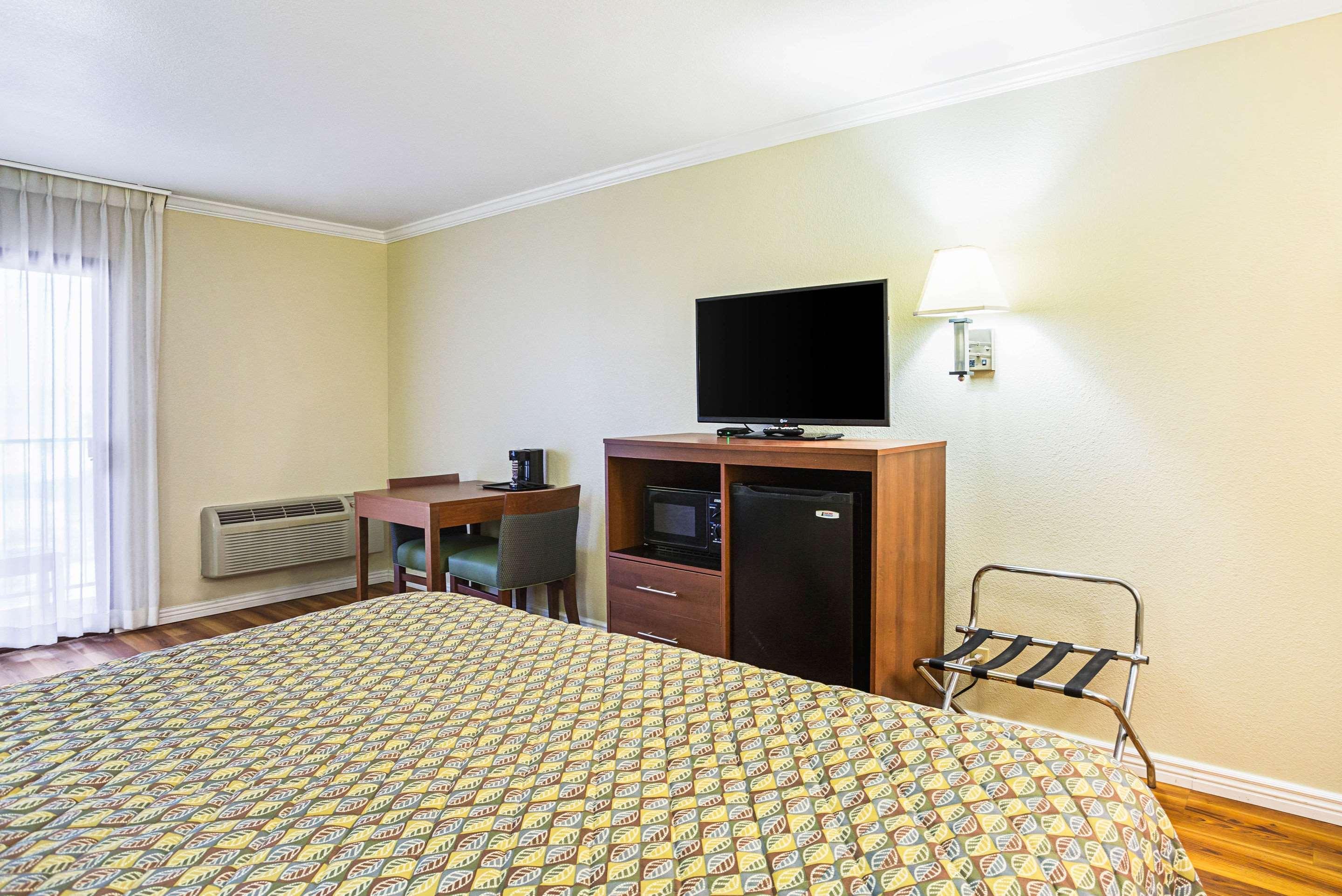 Rodeway & Hotel Lake Havasu City