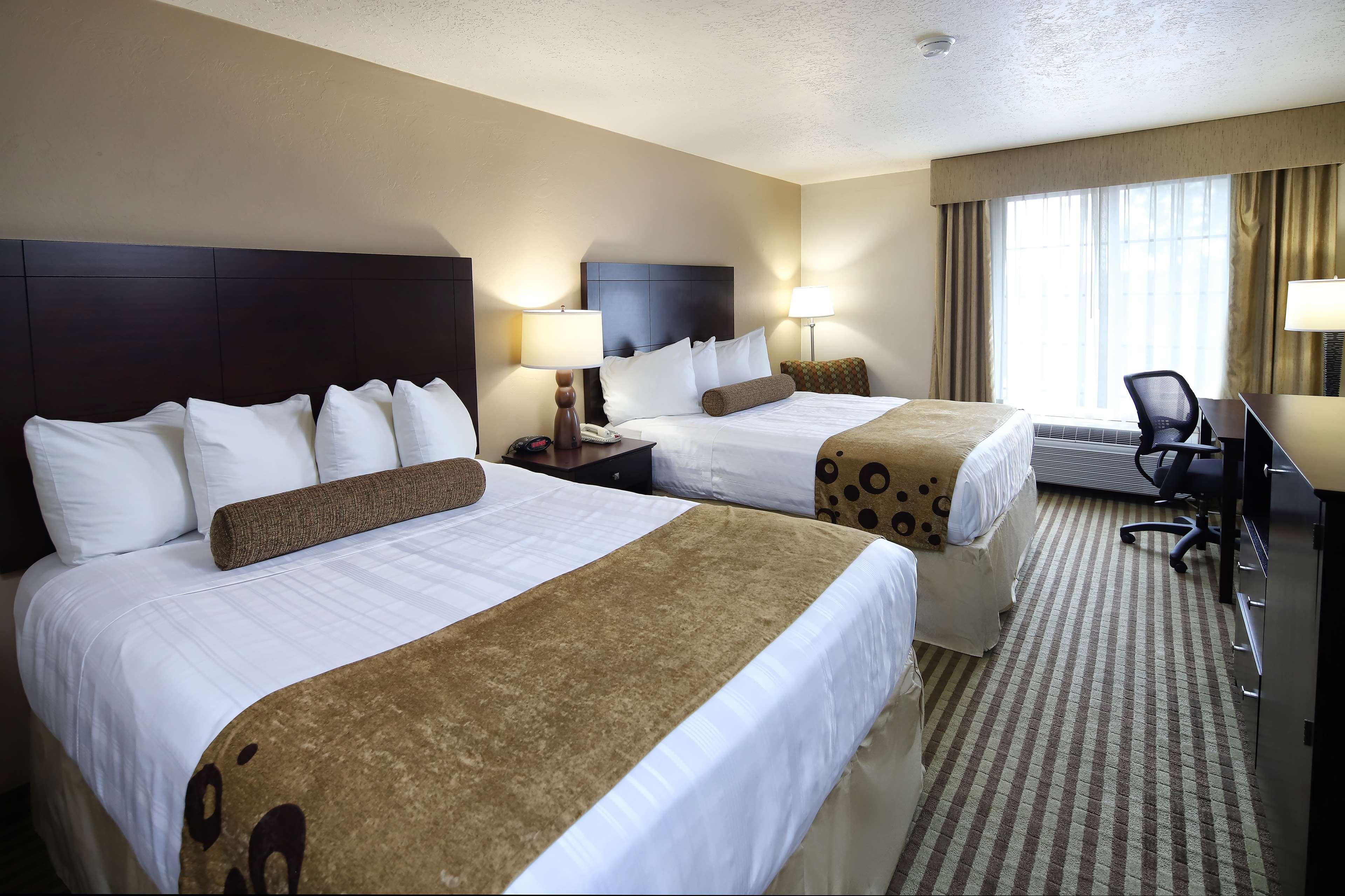 Wyndham Airport & Conference Center Hotel