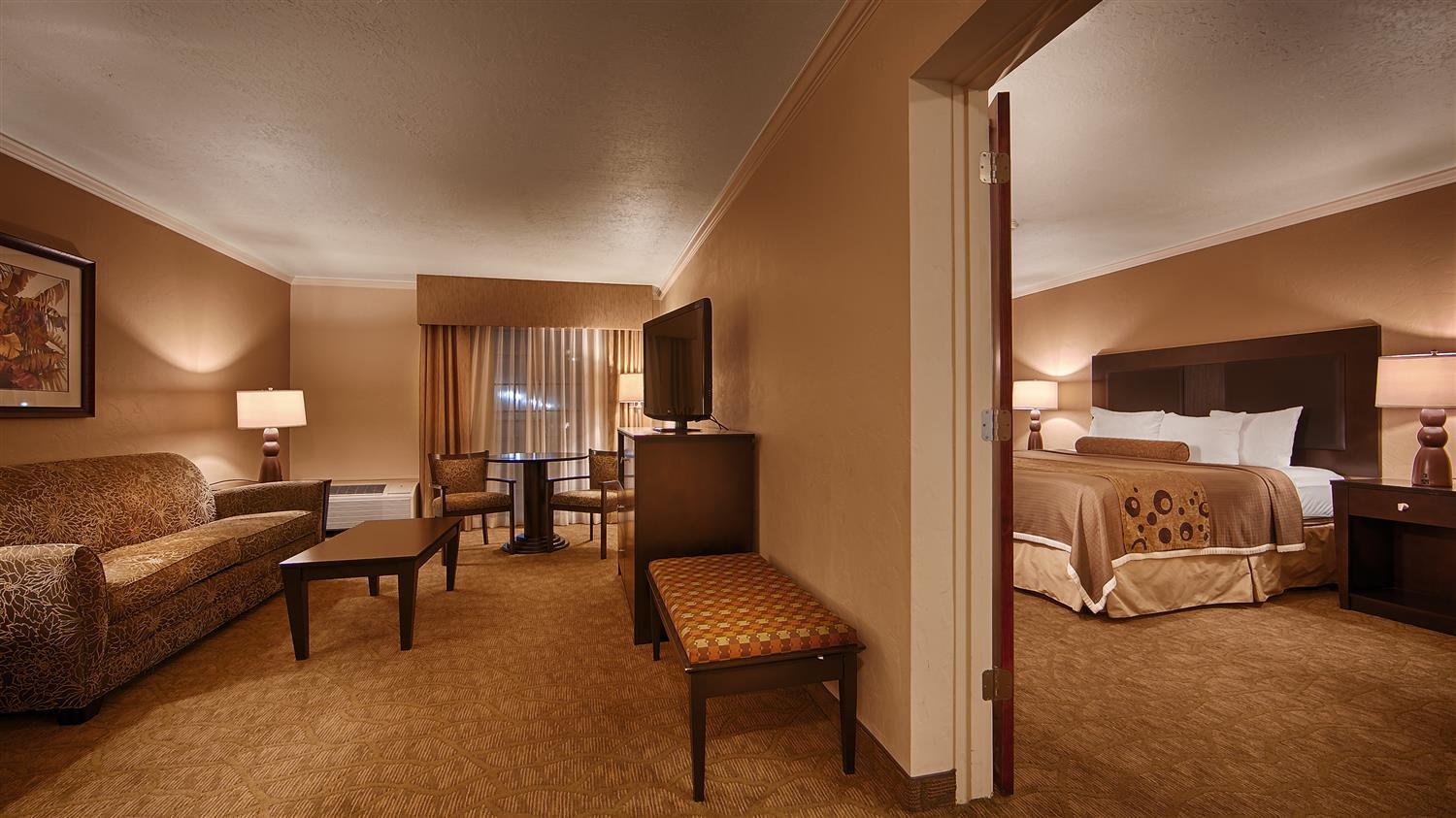 Wyndham Airport & Conference Center
