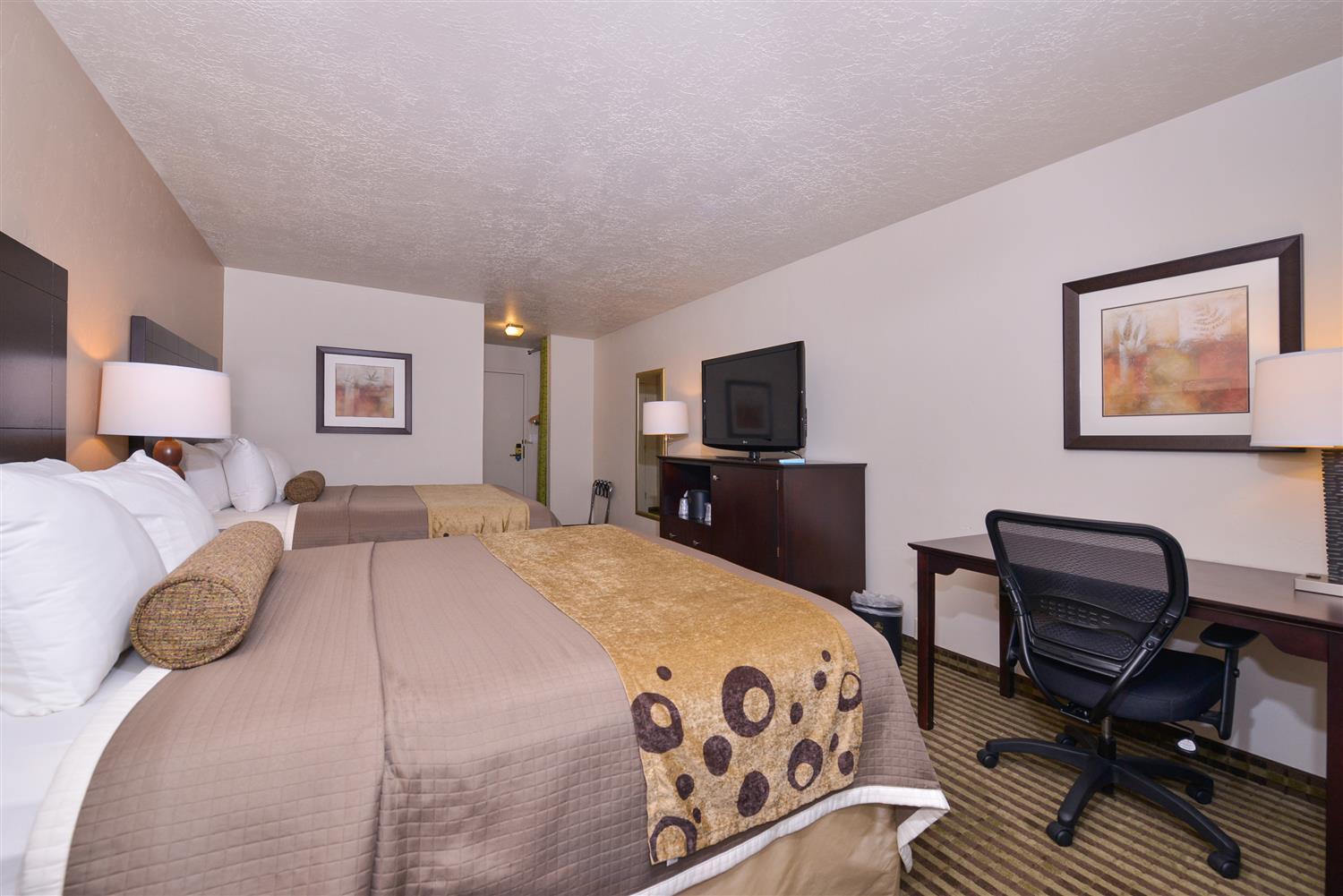 Wyndham Airport & Conference Center Hotel