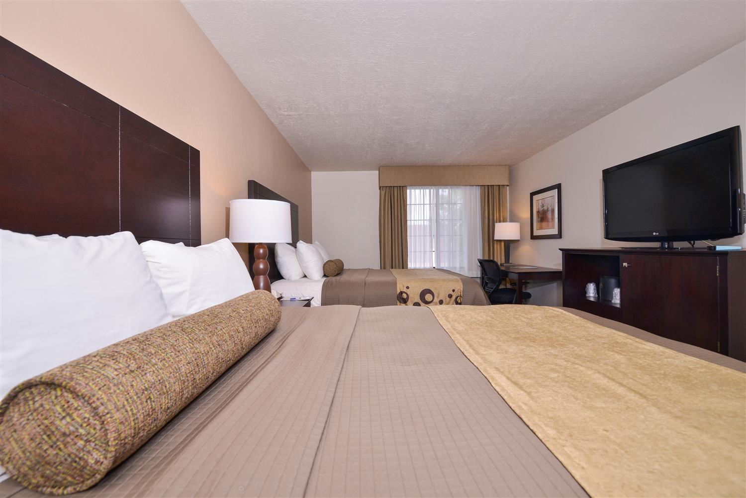 Wyndham Airport & Conference Center Hotel
