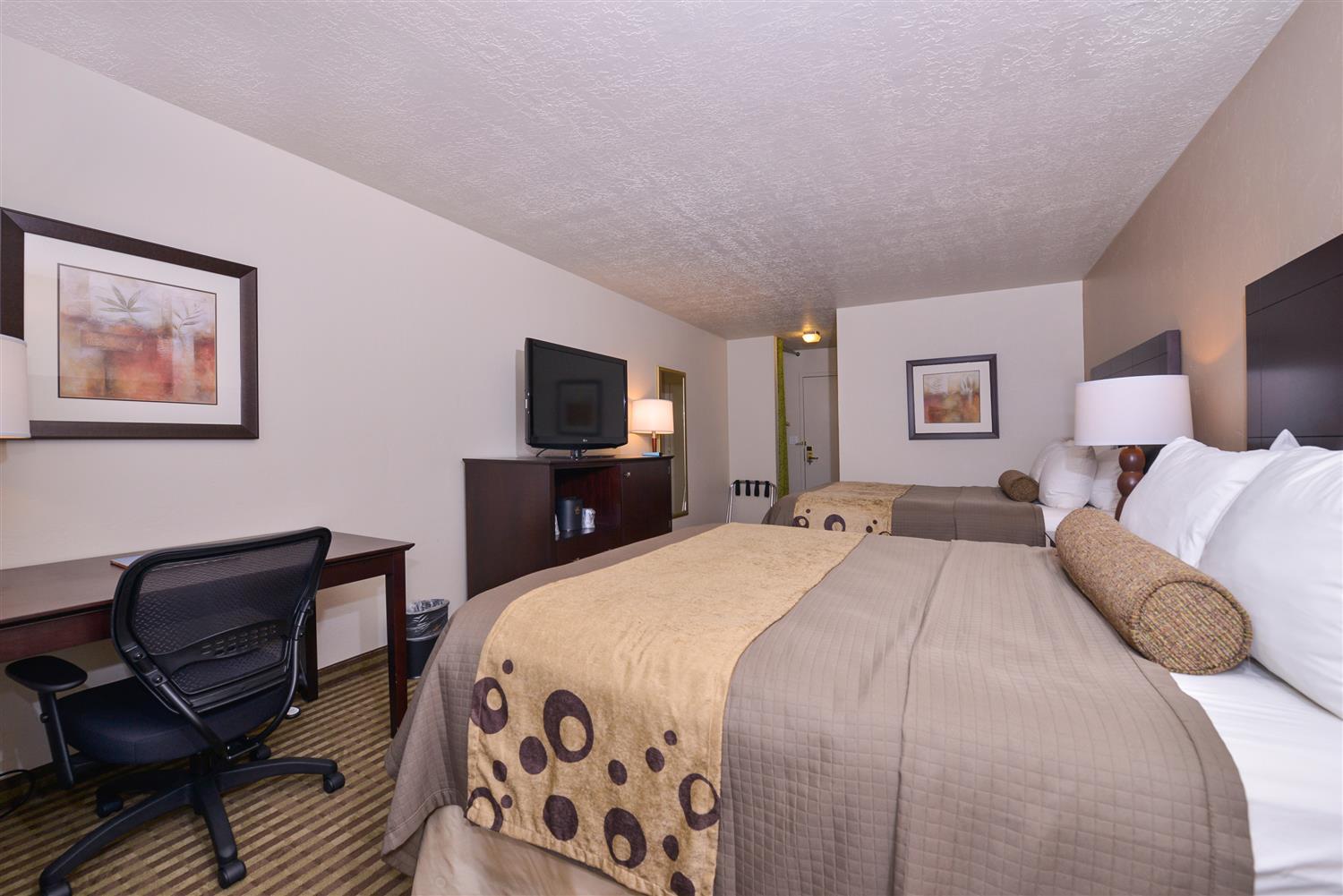 Wyndham Airport & Conference Center Hotel
