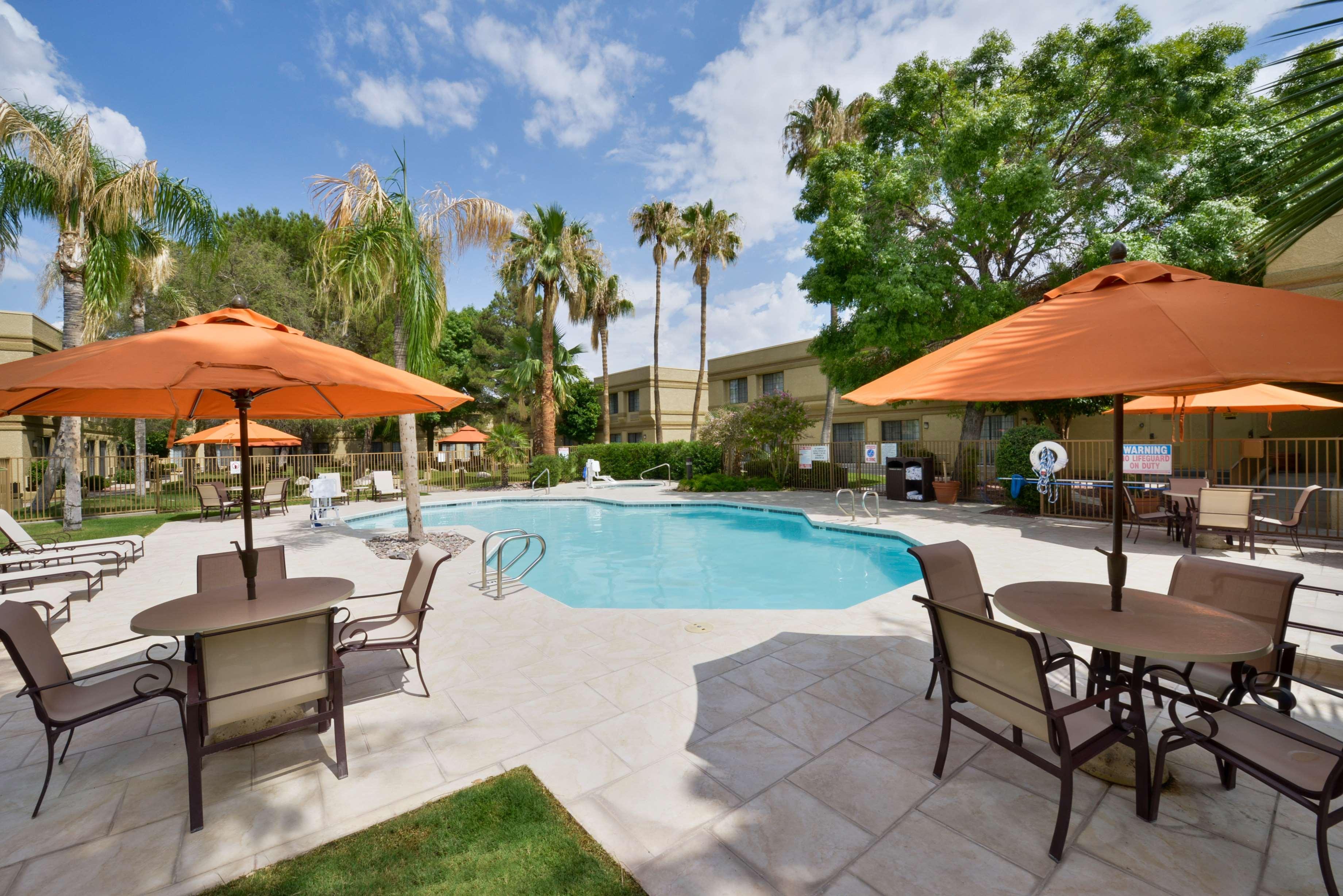 Wyndham Airport & Conference Center Hotel