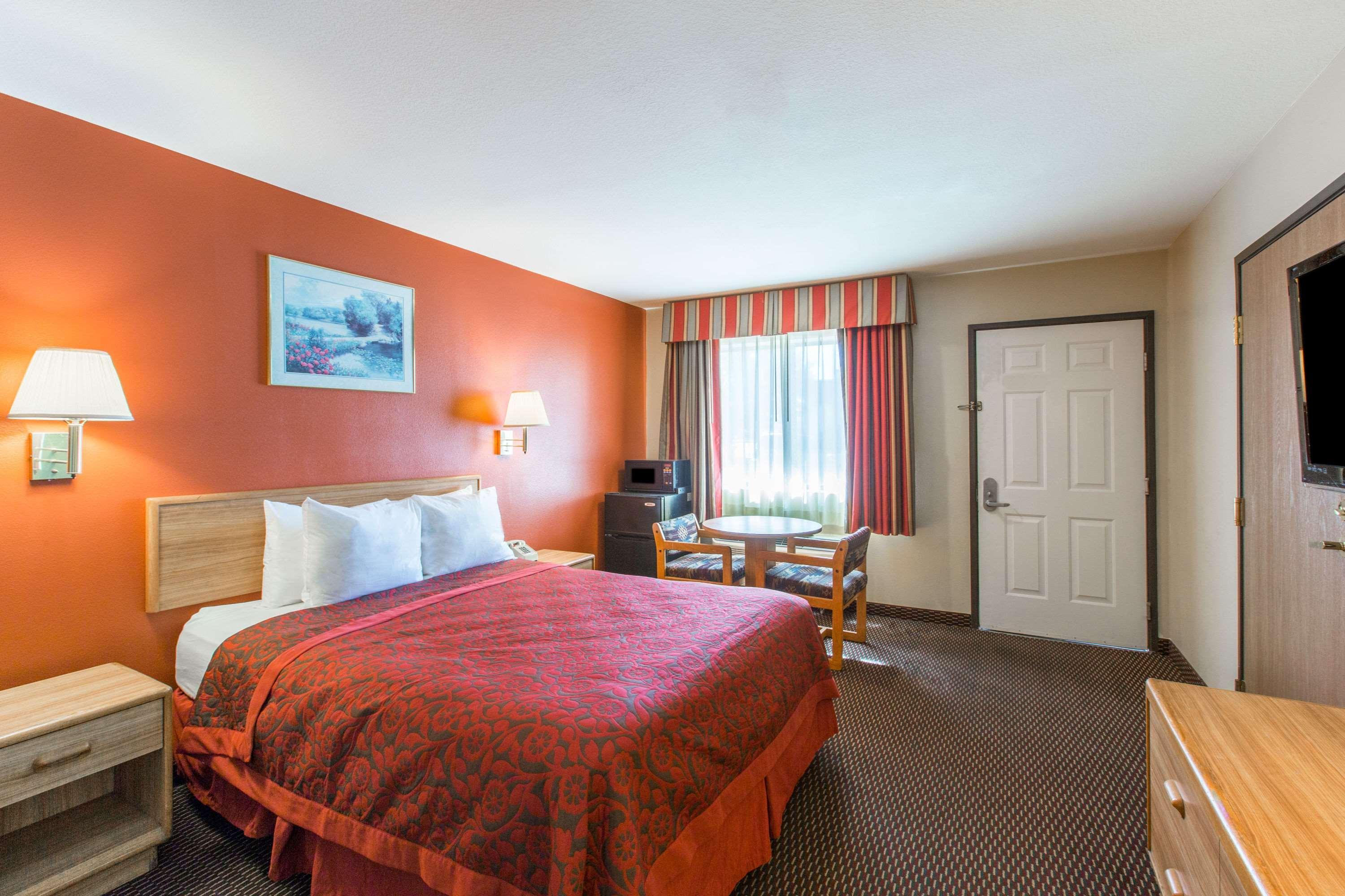 Hotel Days By Wyndham Airport