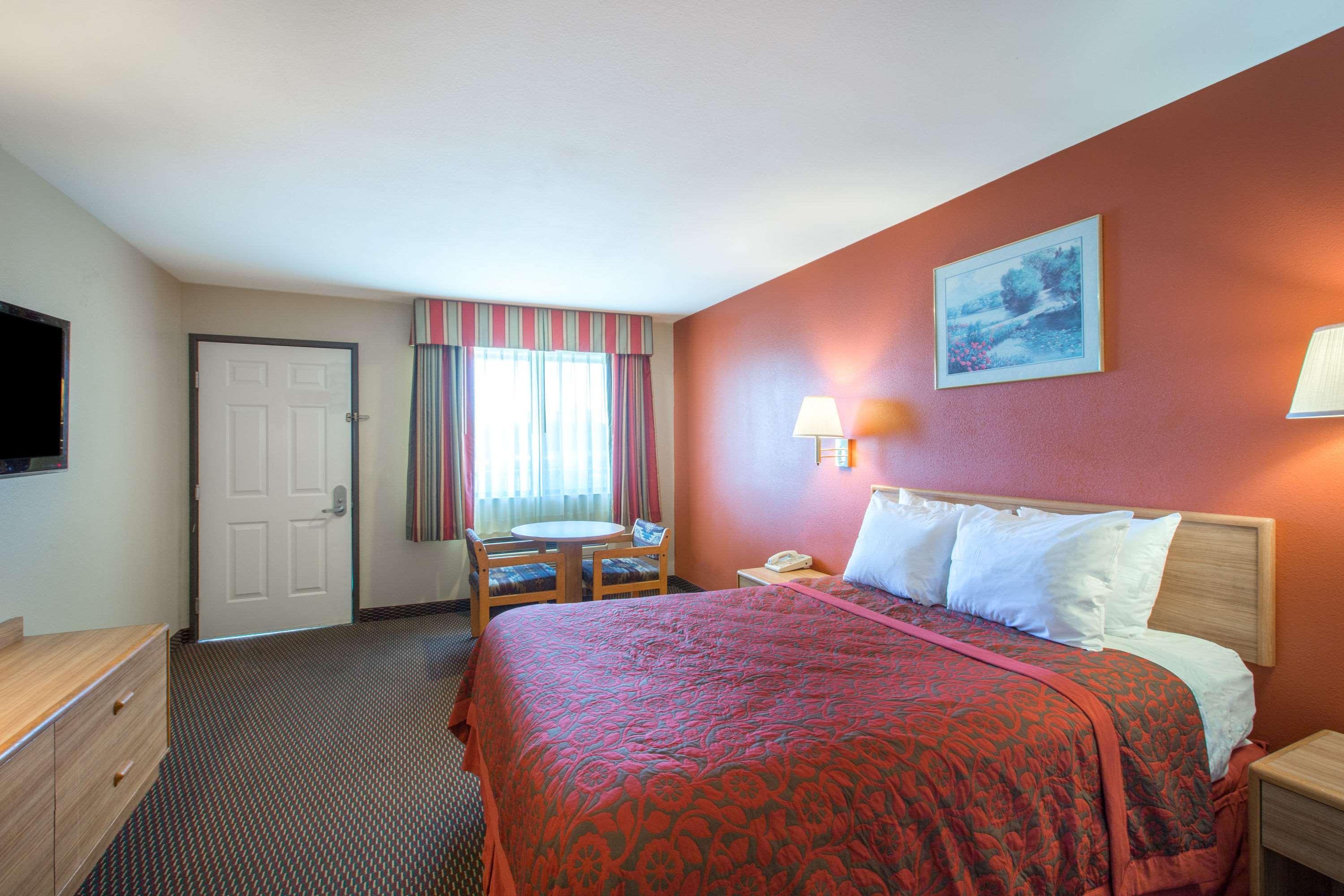Days By Wyndham Airport Hotel