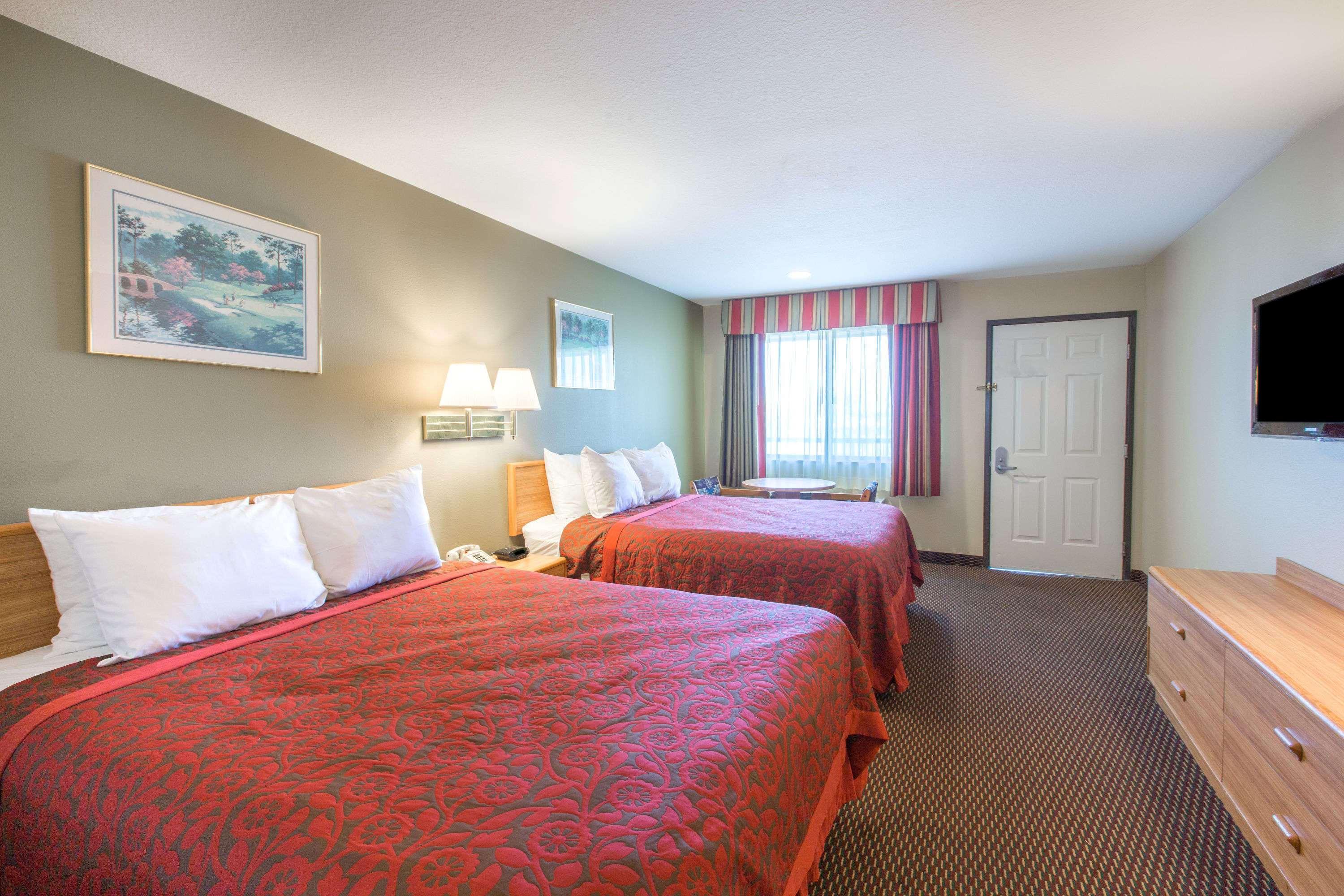 Hotel Days By Wyndham Airport 3*