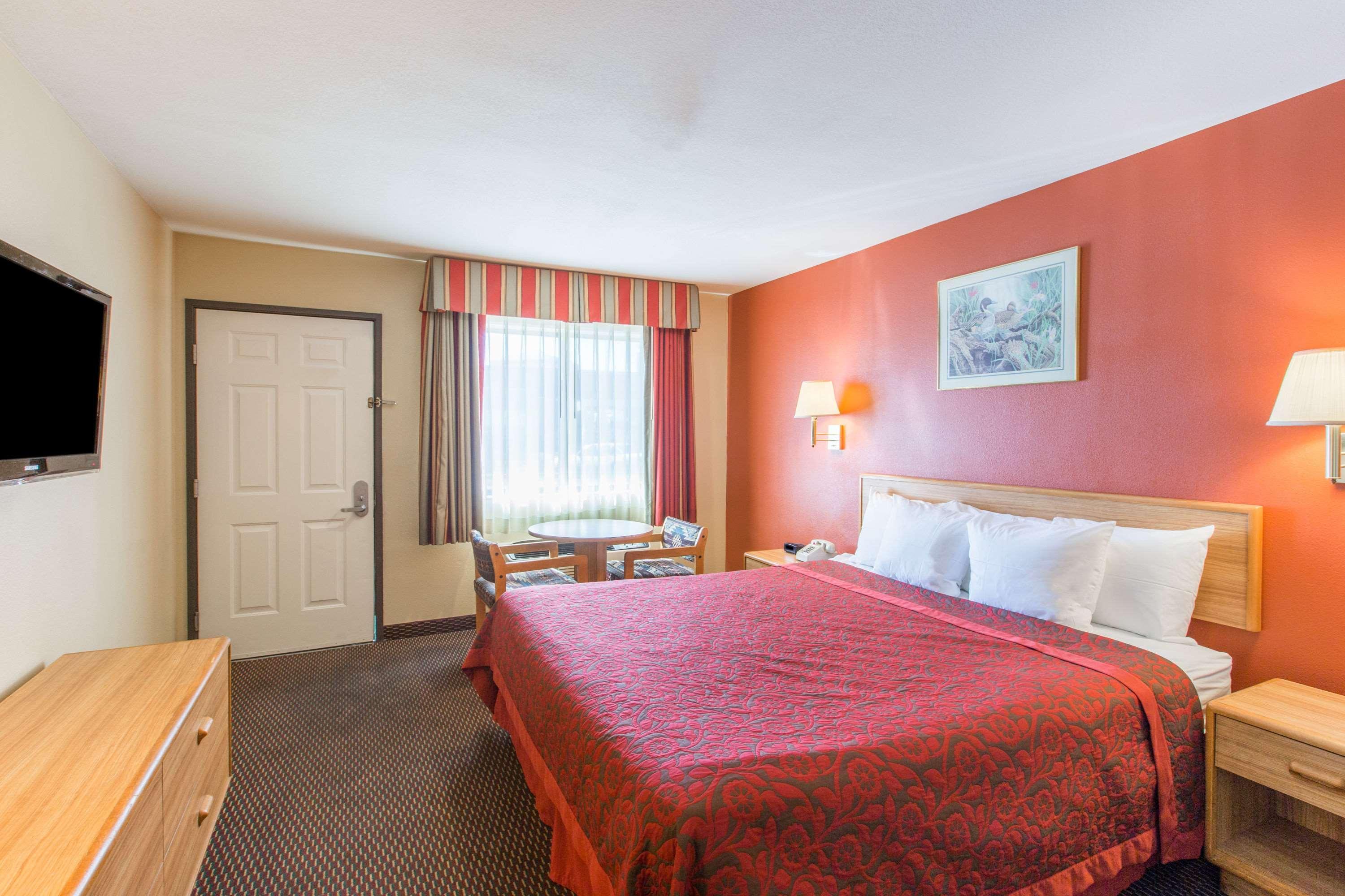 Days By Wyndham Airport Hotel 3*