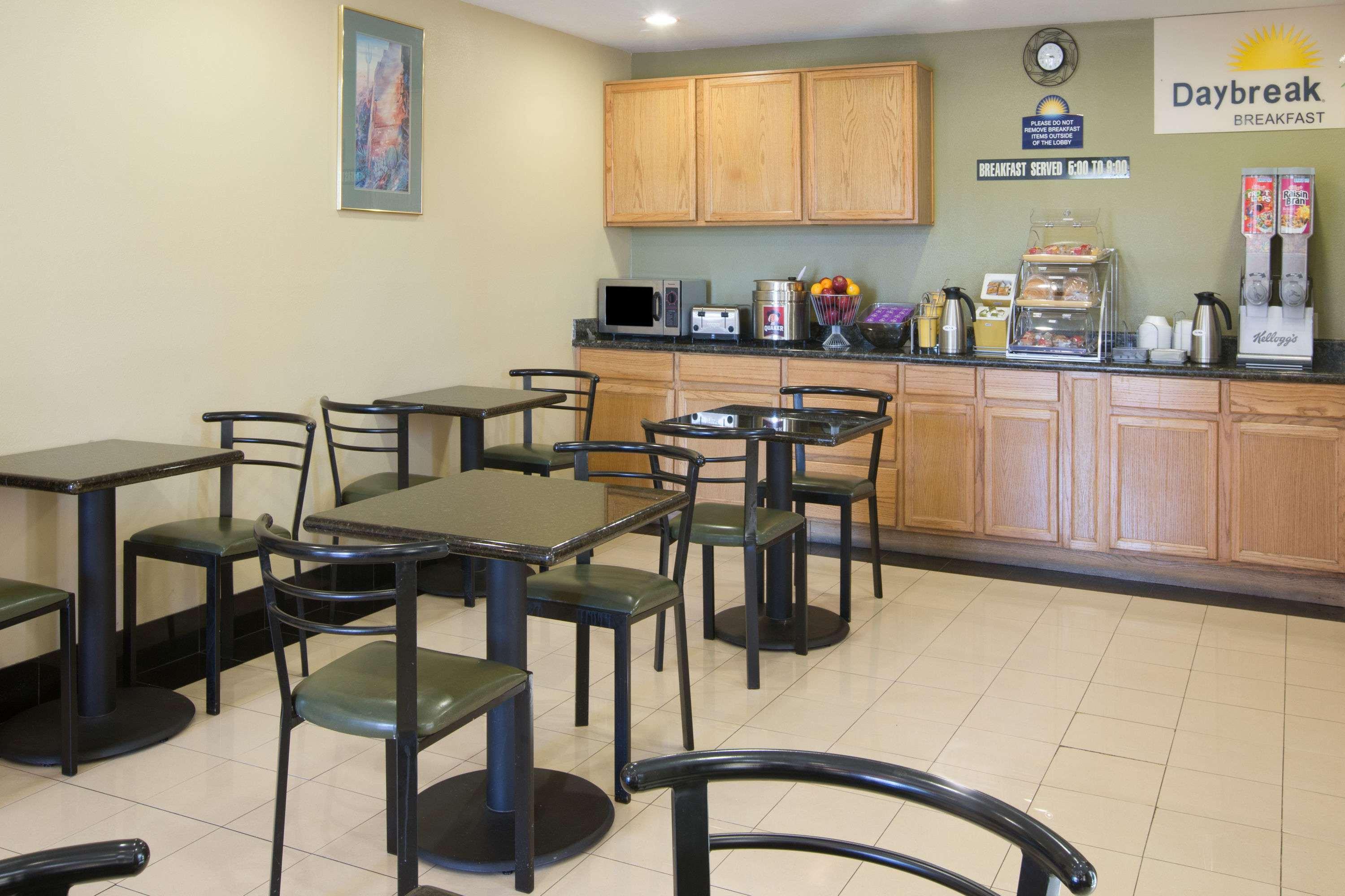 Days By Wyndham Airport Hotel 3*