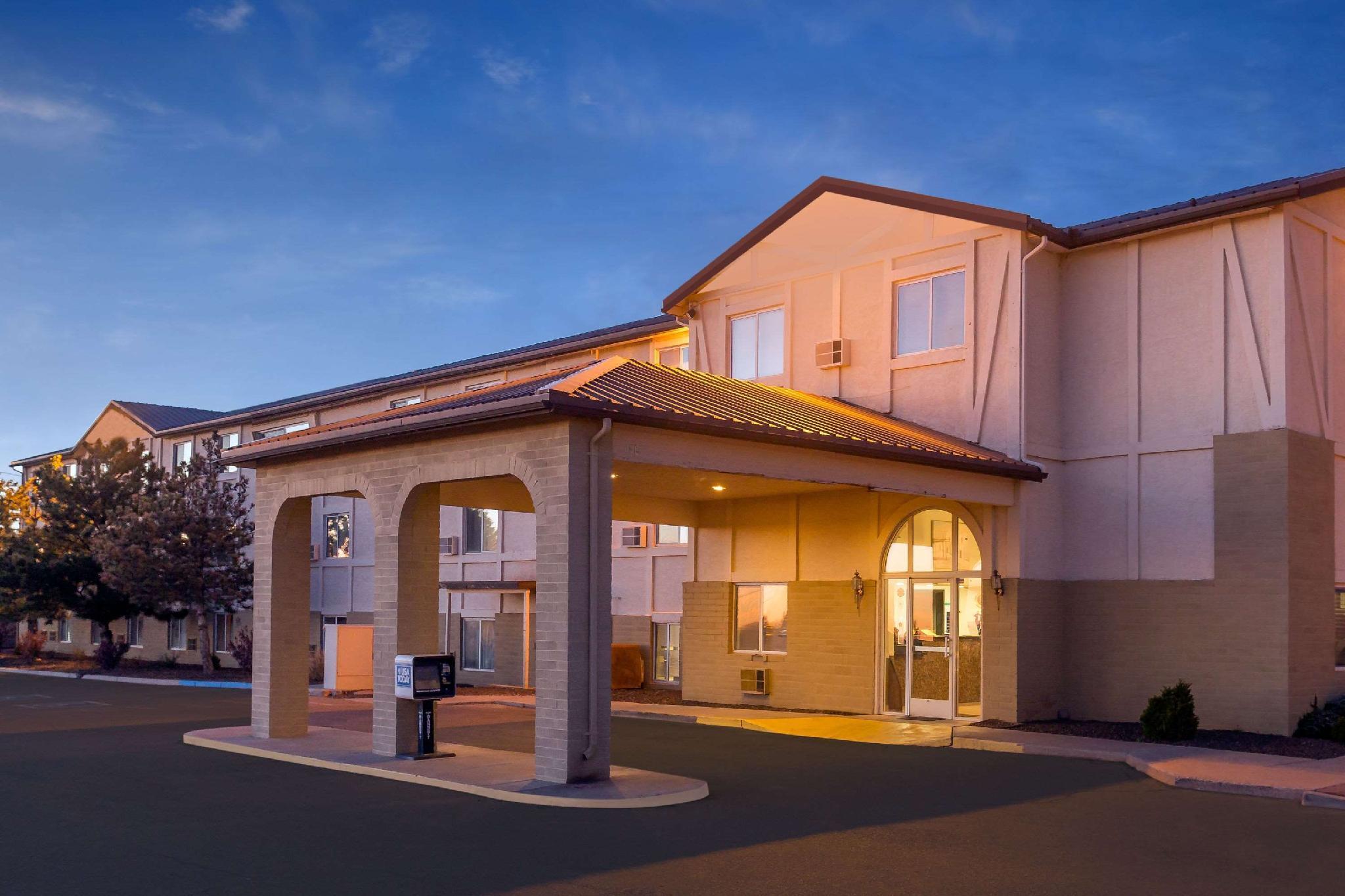 Super 8 By Wyndham Hotel 2*